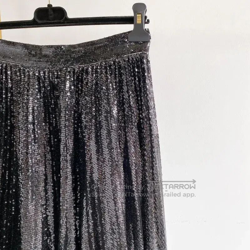Valentino Valentino Black Mid-Length Pleated Skirt . Size 35" - 4 Thumbnail