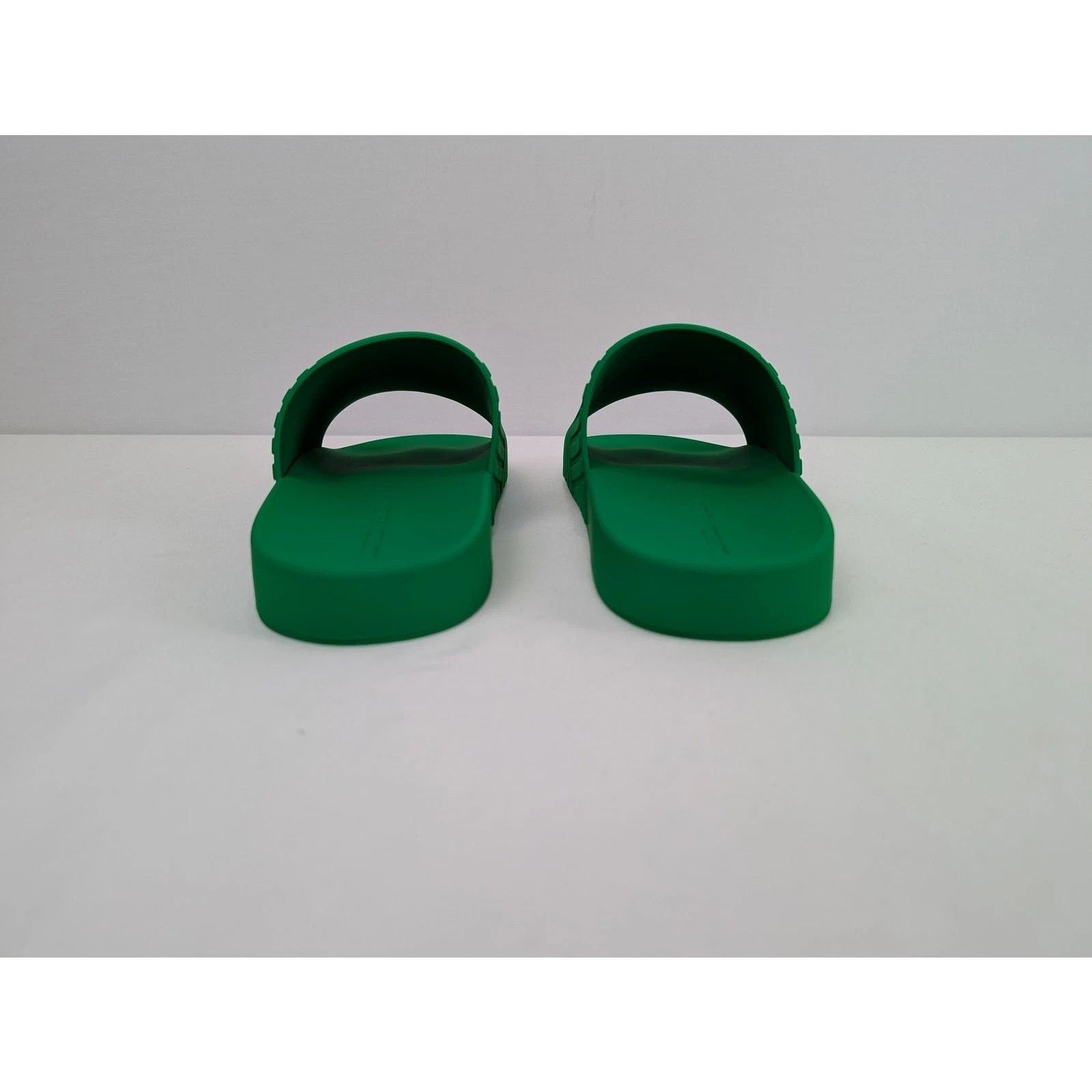 Bottega Veneta o1rshd1 Rubber Carpet Slider Sandal in Parakeet Size US 10 / EU 43 - 11 Thumbnail
