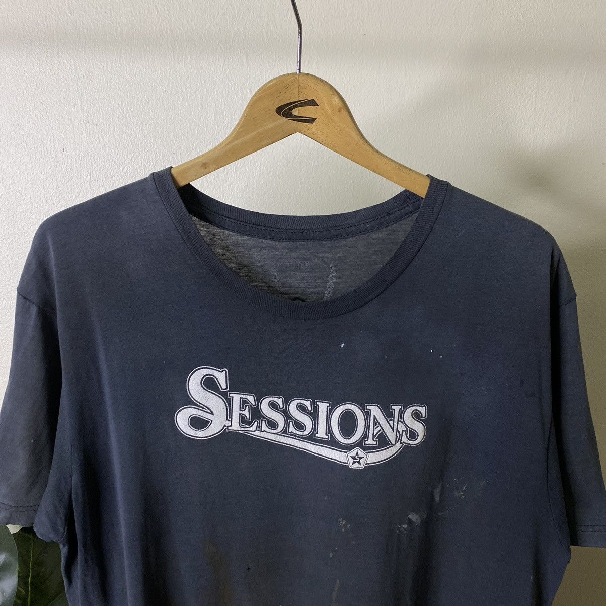 Sessions × Vintage Vintage Y2K Sessions Skateboard Distressed Tee Size US L / EU 52-54 / 3 - 2 Thumbnail