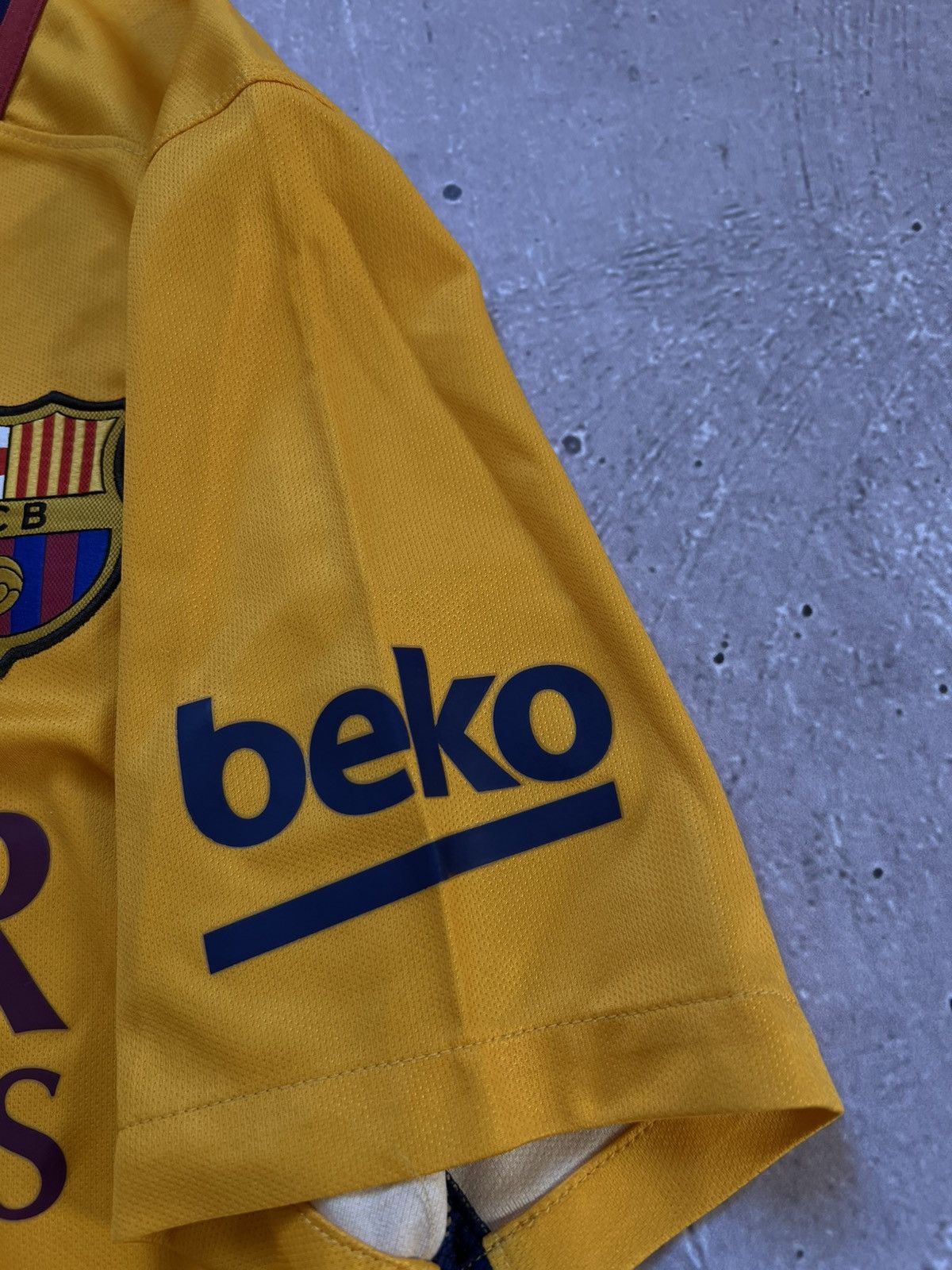 Nike BARCELONA 2015/2016 SHIRT NIKE SOCCER JERSEY SIZE M Size US M / EU 48-50 / 2 - 7 Thumbnail