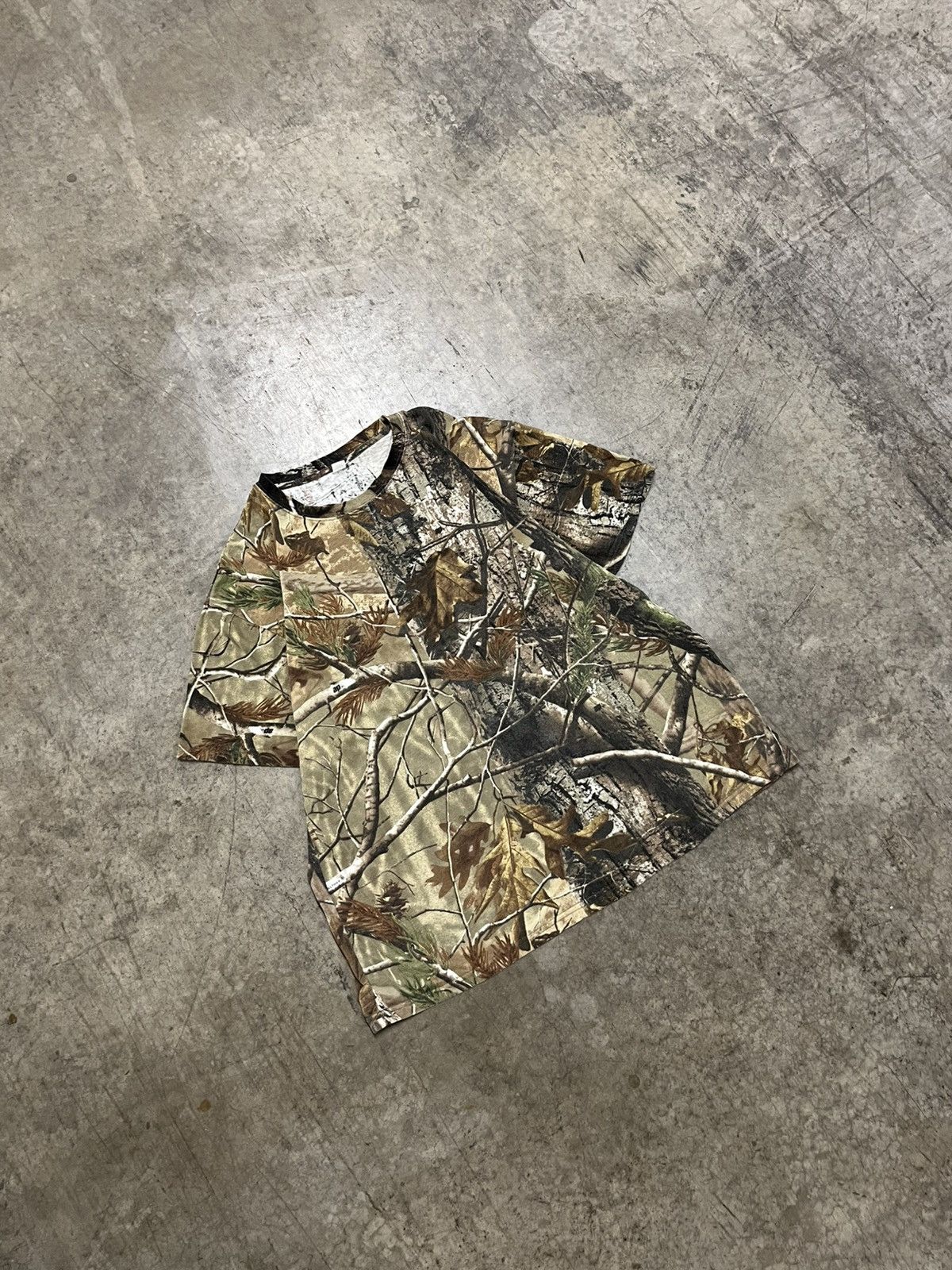 Carhartt × Realtree × Vintage Realtree camo vintage boxy fit tee shirt hype rare skater Size US XL / EU 56 / 4 - 1 Thumbnail