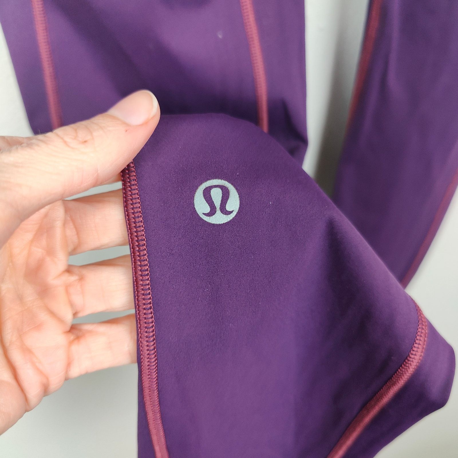 Lululemon Lululemon Like Nothing 7/8 Tight Womens 4 Darkest Magenta Size 27" / US 4 / IT 40 - 4 Thumbnail