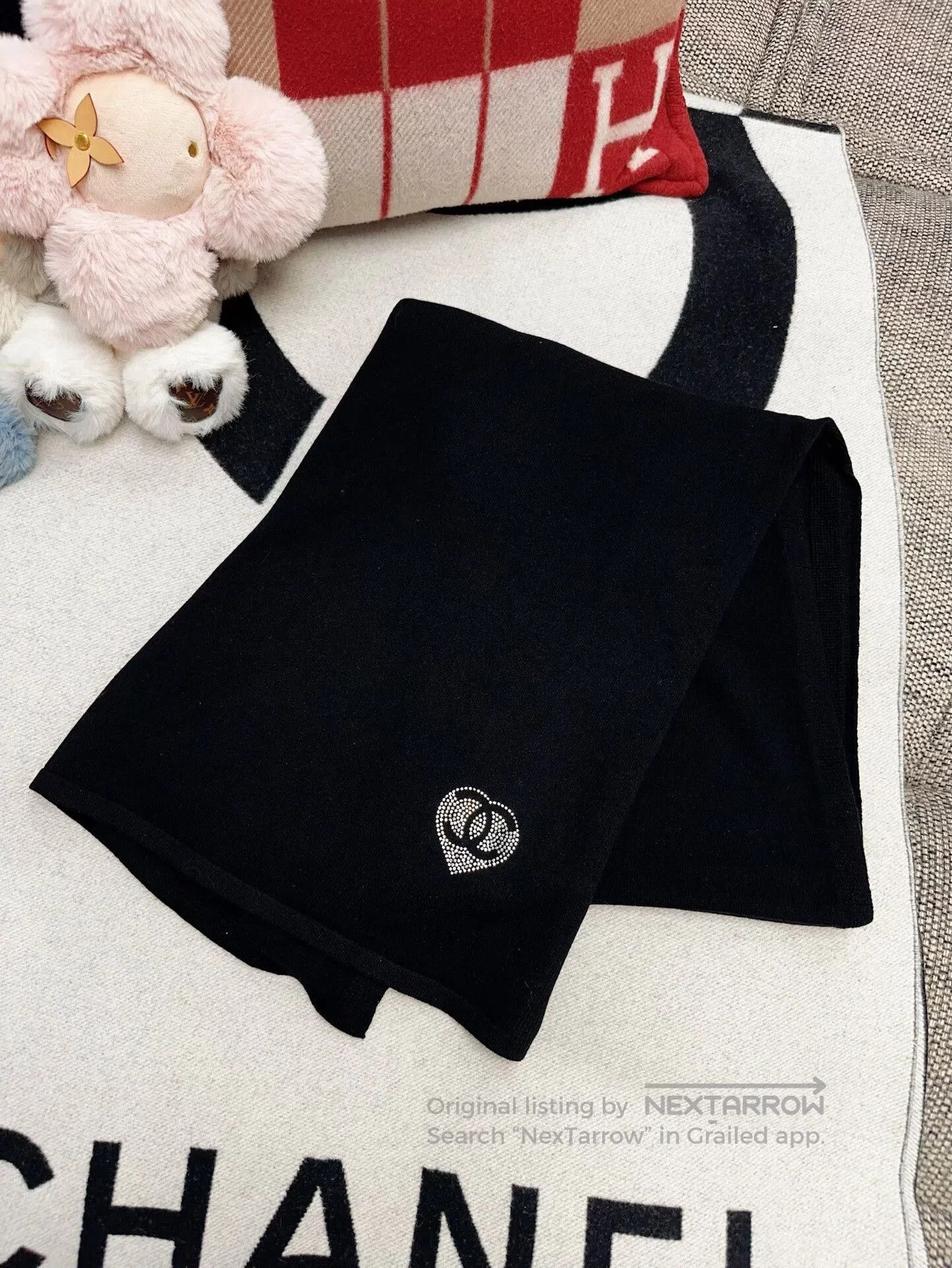 Chanel black cashmere scarf with diamond heart. Size ONE SIZE - 5 Thumbnail
