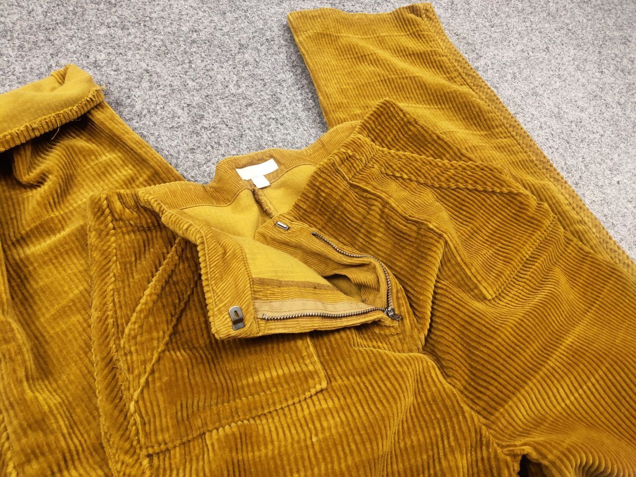 Burberry Burberry Yellow Corduroy Trousers Patch Pockets Baggy Pants Size 30" / US 8 / IT 44 - 15 Thumbnail