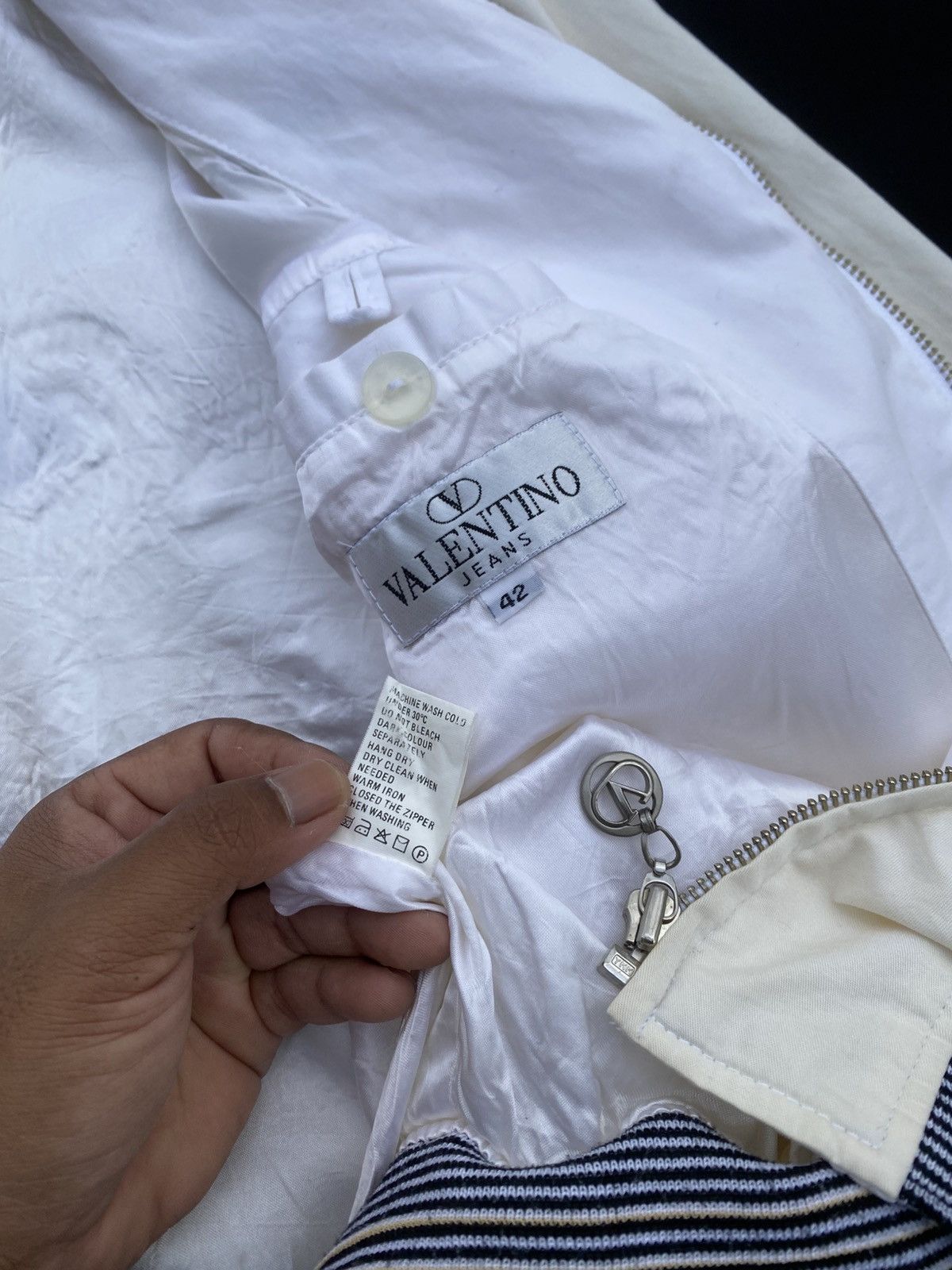 Valentino Rare Vintage Valentino Jeans Big Logo Cotton Jacket Size US M / EU 48-50 / 2 - 23 Thumbnail
