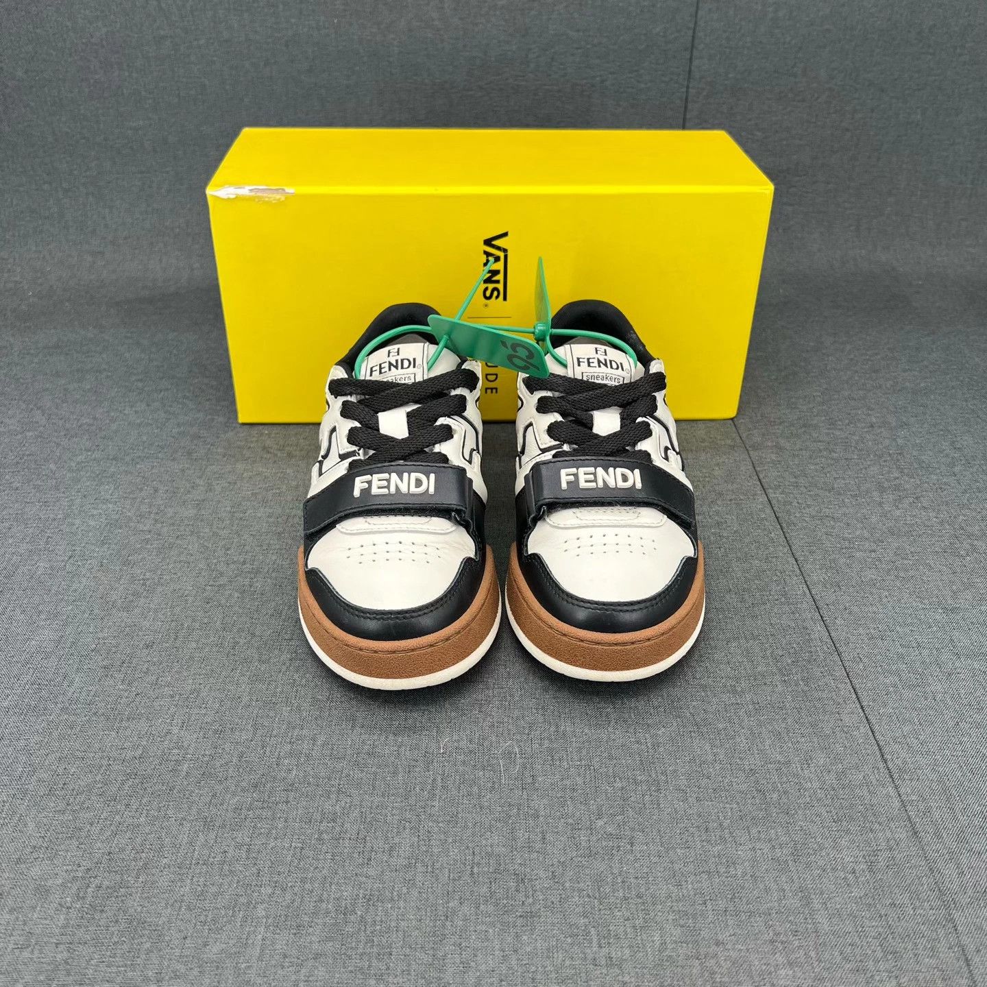 Fendi Fendi Match Women's 35.5 Black/White/Beige 99 New Size US 5 / IT 35 - 4 Thumbnail