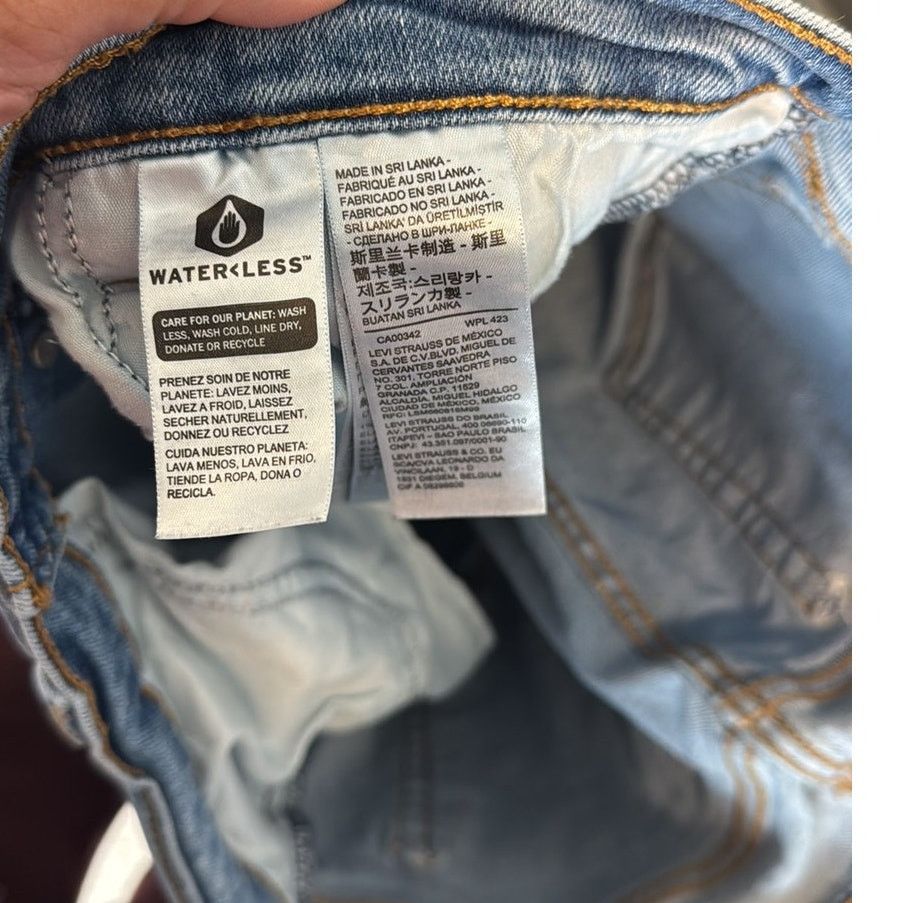 Levi's Levi’s wedgie straight raw hem distressed jeans size 32 Size 32" / US 10 / IT 46 - 8 Thumbnail