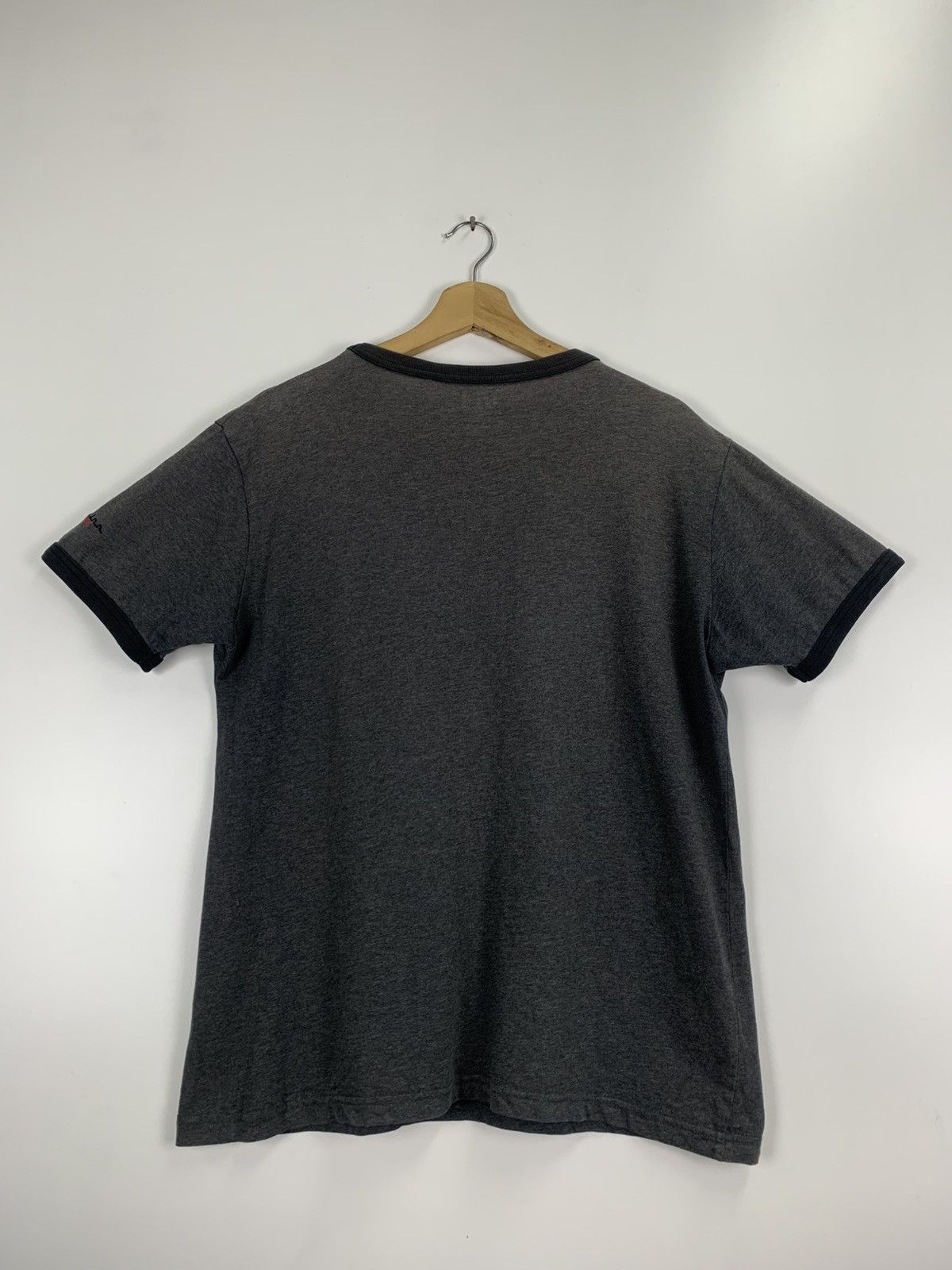 Uniqlo Chwinn Uniqlo T-Shirt Size US L / EU 52-54 / 3 - 10 Thumbnail