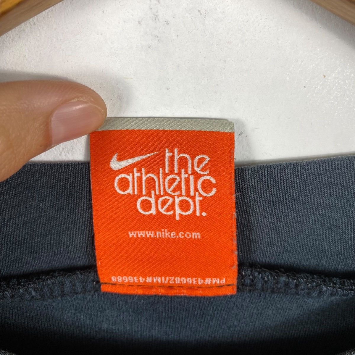 Nike Vintage 00's NIKE The Athletic Dept Small Swoosh Tee Shirt Size US XL / EU 56 / 4 - 6 Thumbnail