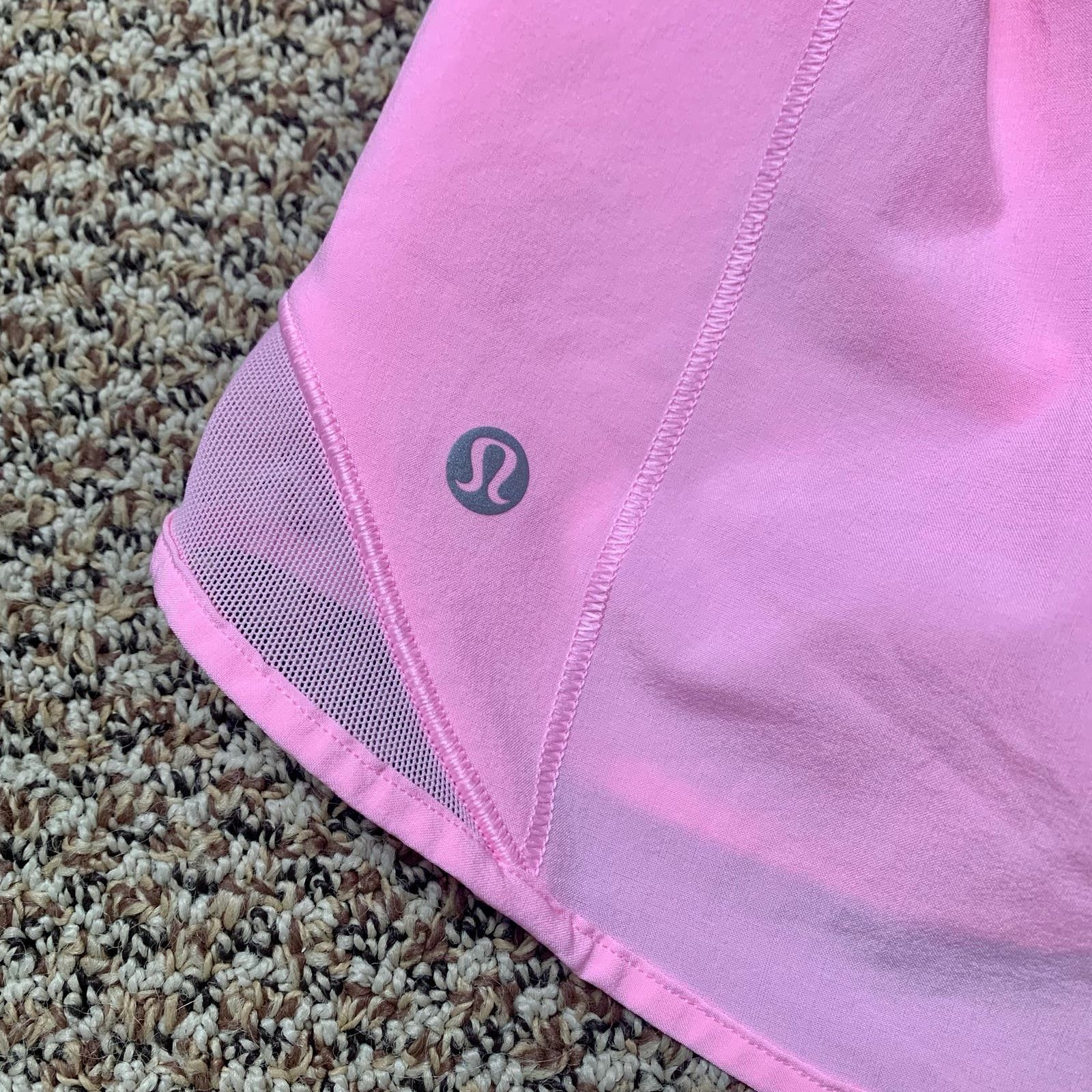 Lululemon hotty hot 2.5 shorts store in miami pink