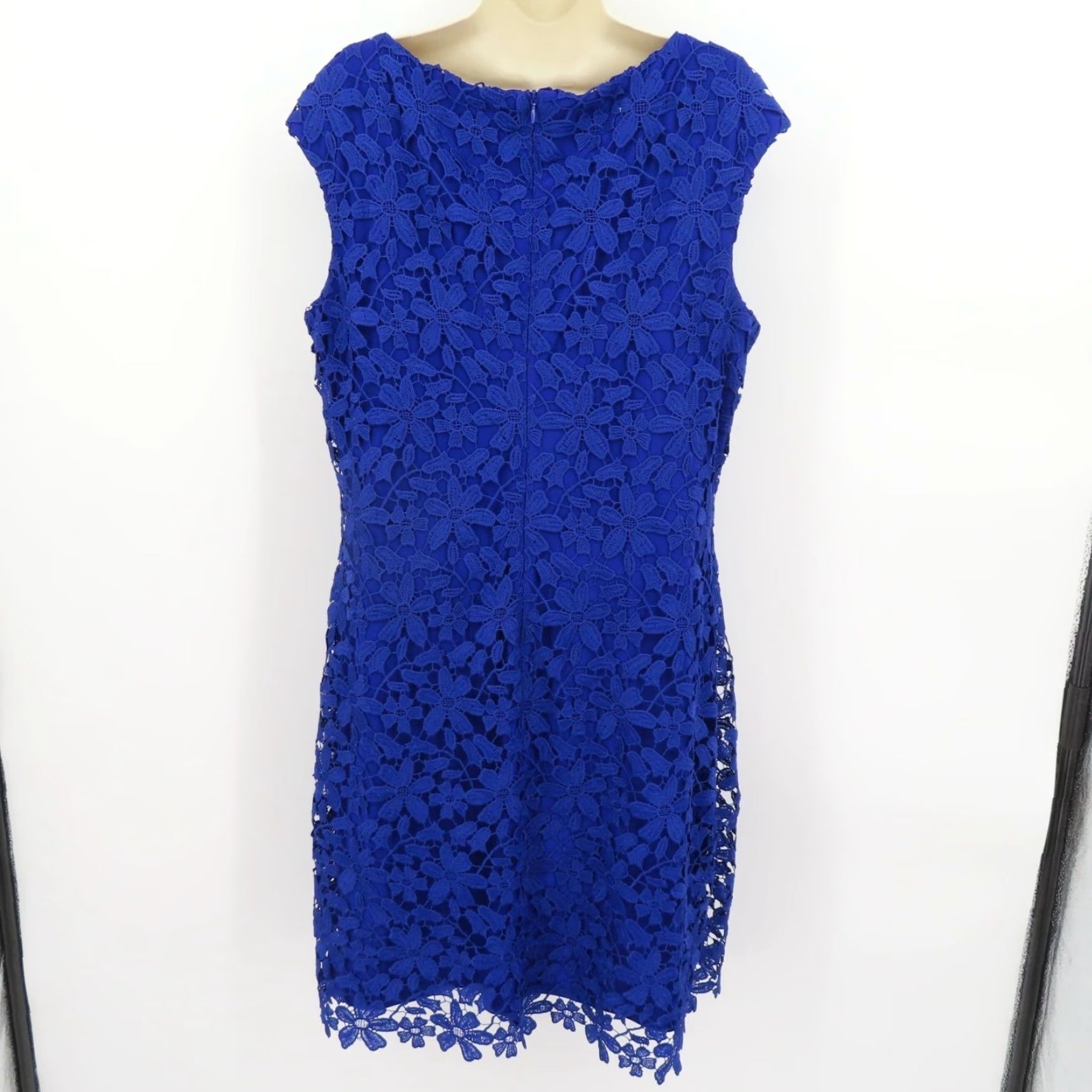 Ralph Lauren Lauren Ralph Lauren Women Dress 16 Blue Crochet Floral Sheath Sleeveless Party/Cocktail Casual Size 16 Blue Floral Lace Knee Length Size XXL / US 16-18 / IT 52-54 - 4 Thumbnail