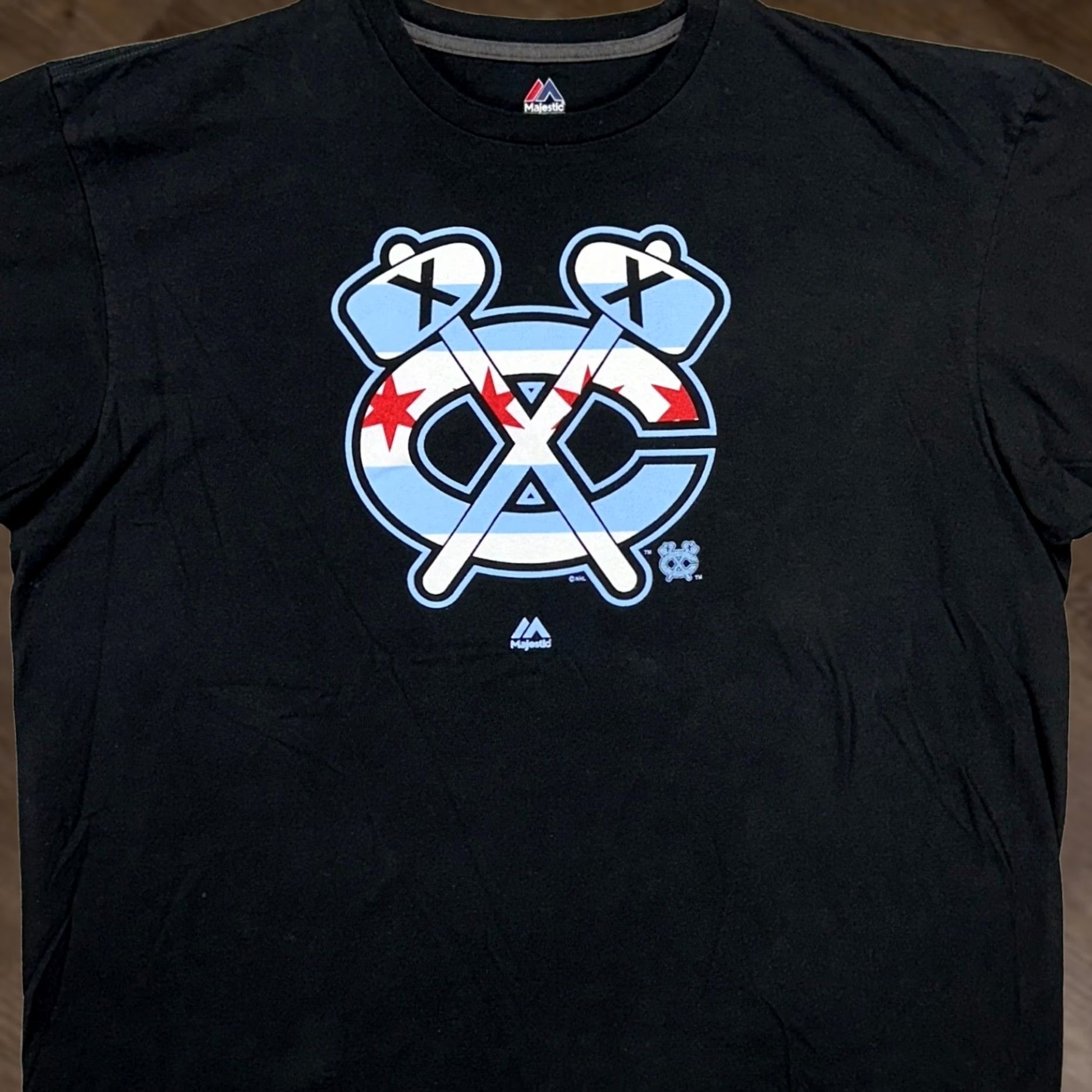 Vintage Chicago Blackhawks Mens T-Shirt 2XL Black Chicago Flag Short Sleeve Tee Majestic Size US XXL / EU 58 / 5 - 1 Thumbnail