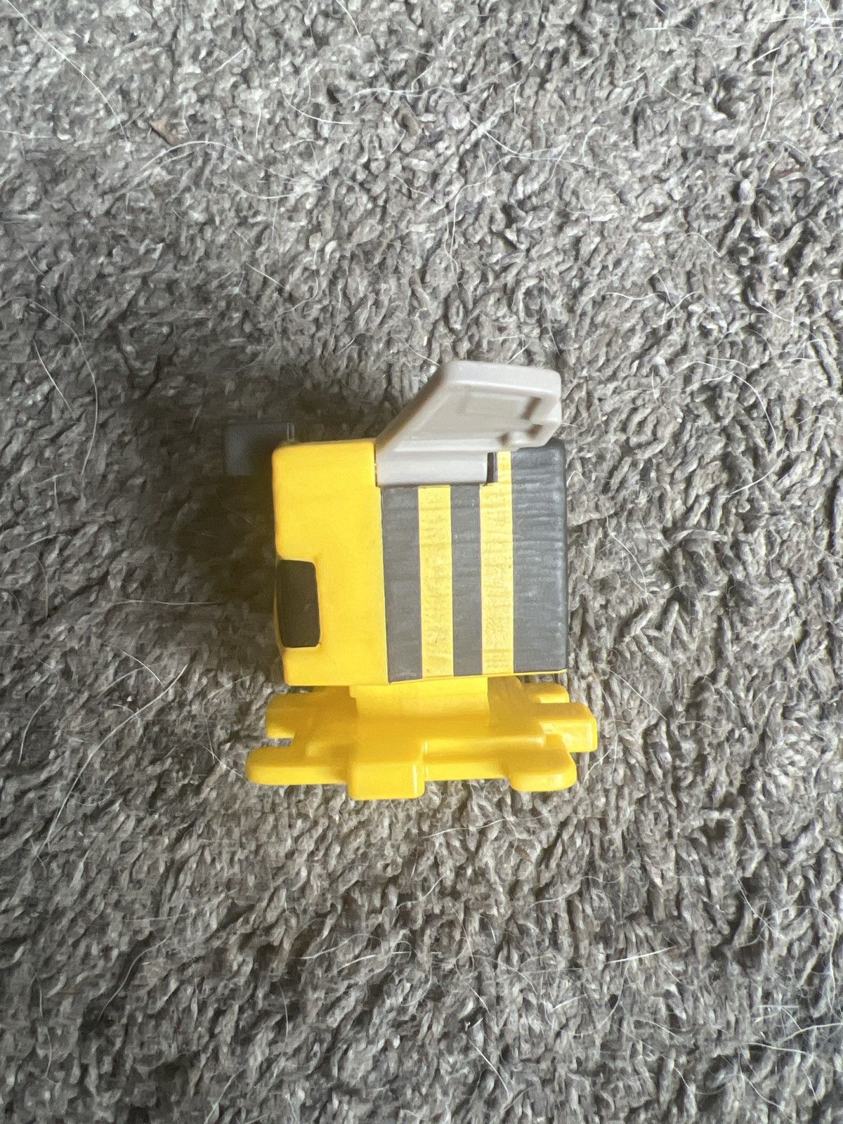Warner Bros 2025 McDonald’s A Minecraft Movie Bee Figure Size ONE SIZE - 3 Thumbnail