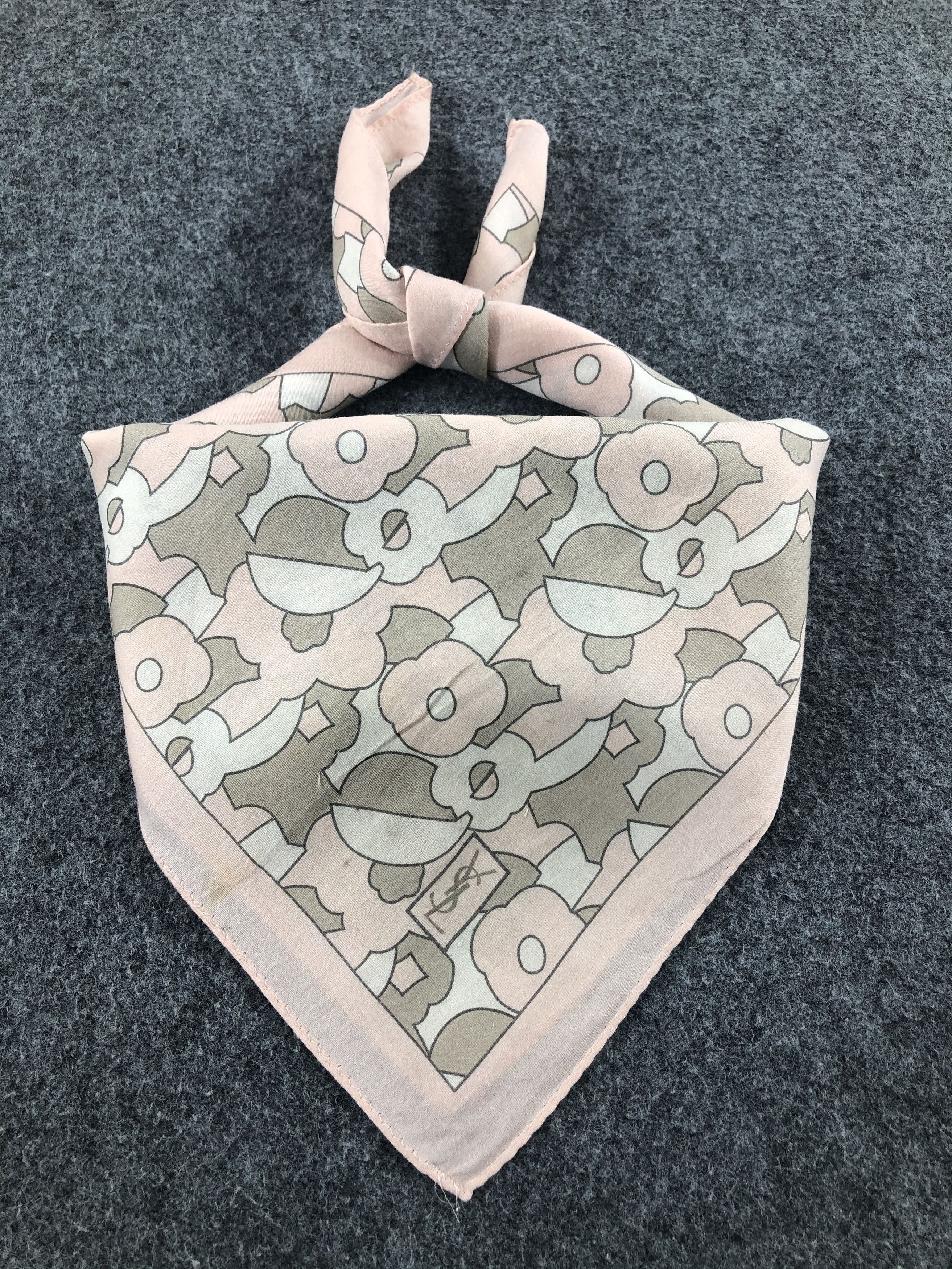 Yves Saint Laurent Yves Saint Laurent Handkerchief / Bandana / Neckerchief Size ONE SIZE - 1 Thumbnail