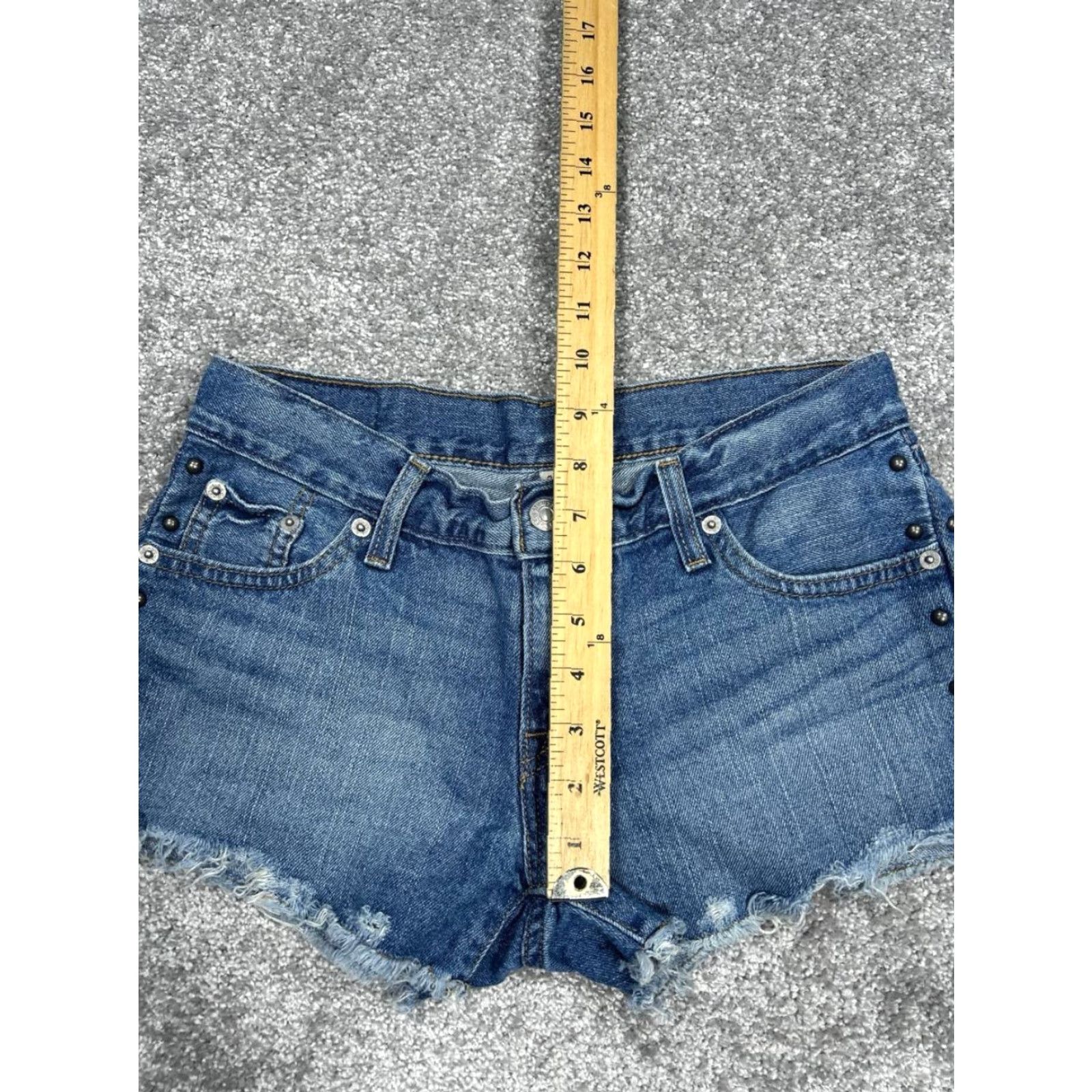 Levi's VINTAGE Levi's Shorts Womens 26 Medium Wash Denim Cut-Offs Studded Casual Summer Girls Size 26" / US 2 / IT 38 - 4 Thumbnail