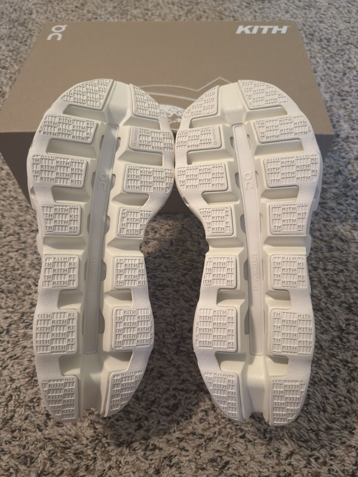 Kith × On ON K-TECH 1 KITH TOFU Size US 7 / EU 40 - 8 Thumbnail