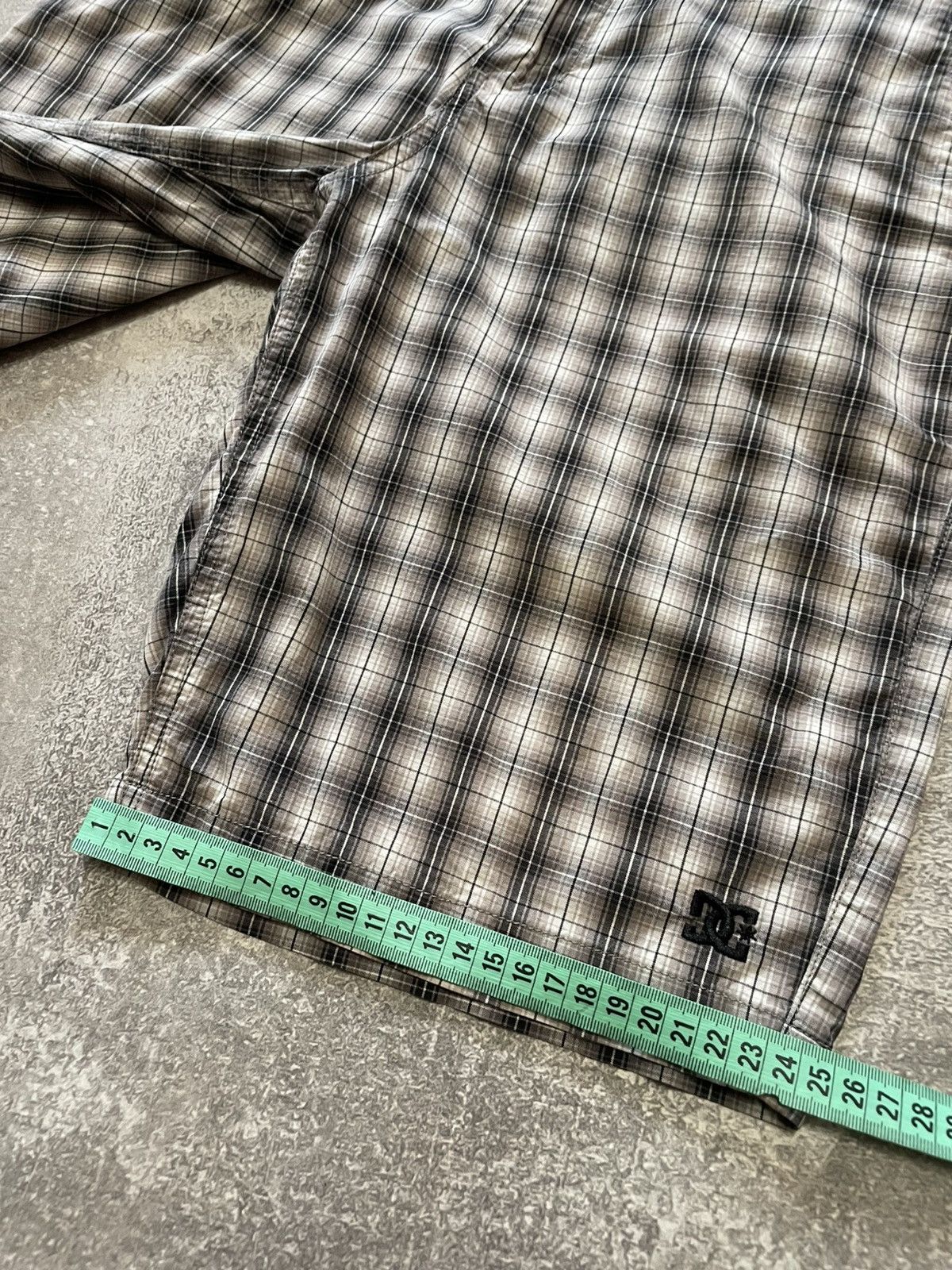 DC × Vintage Vintage DC Shoes Skateboarding Checkered Shorts Size S Size US 30 / EU 46 - 17 Thumbnail