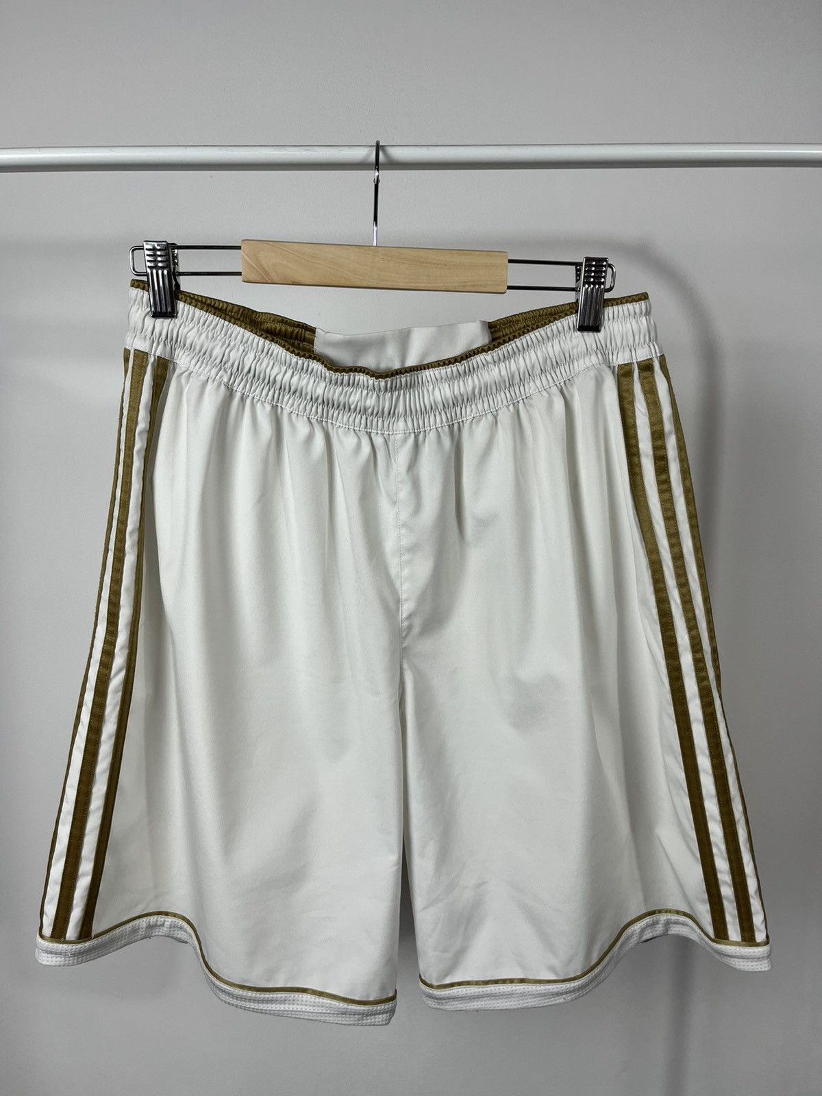Adidas Adidas Real Madrid ClimaCool White Gold 3 Stripe Shorts L Size US 34 / EU 50 - 2 Thumbnail