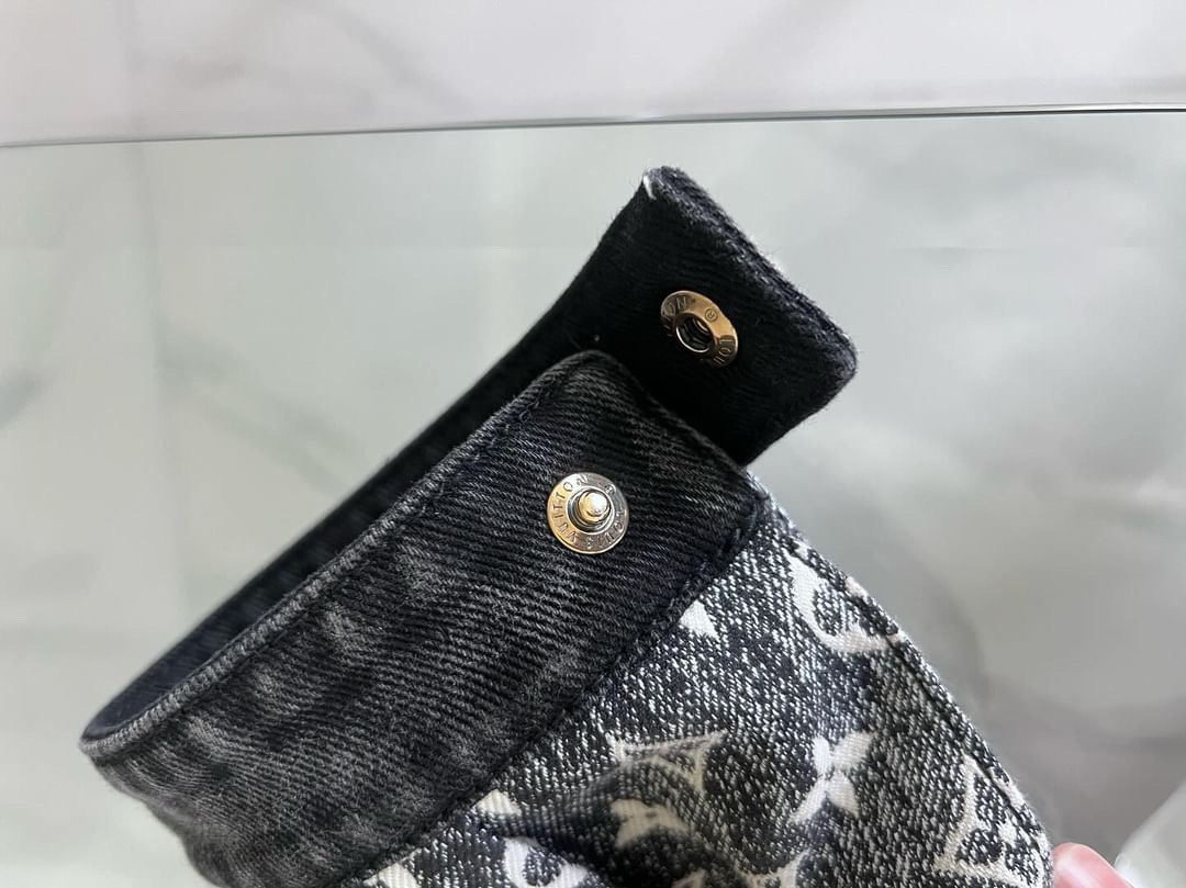 Louis Vuitton Louis Vuitton | Short Monogram Casual Style Denim Size S / US 4 / IT 40 - 23 Thumbnail