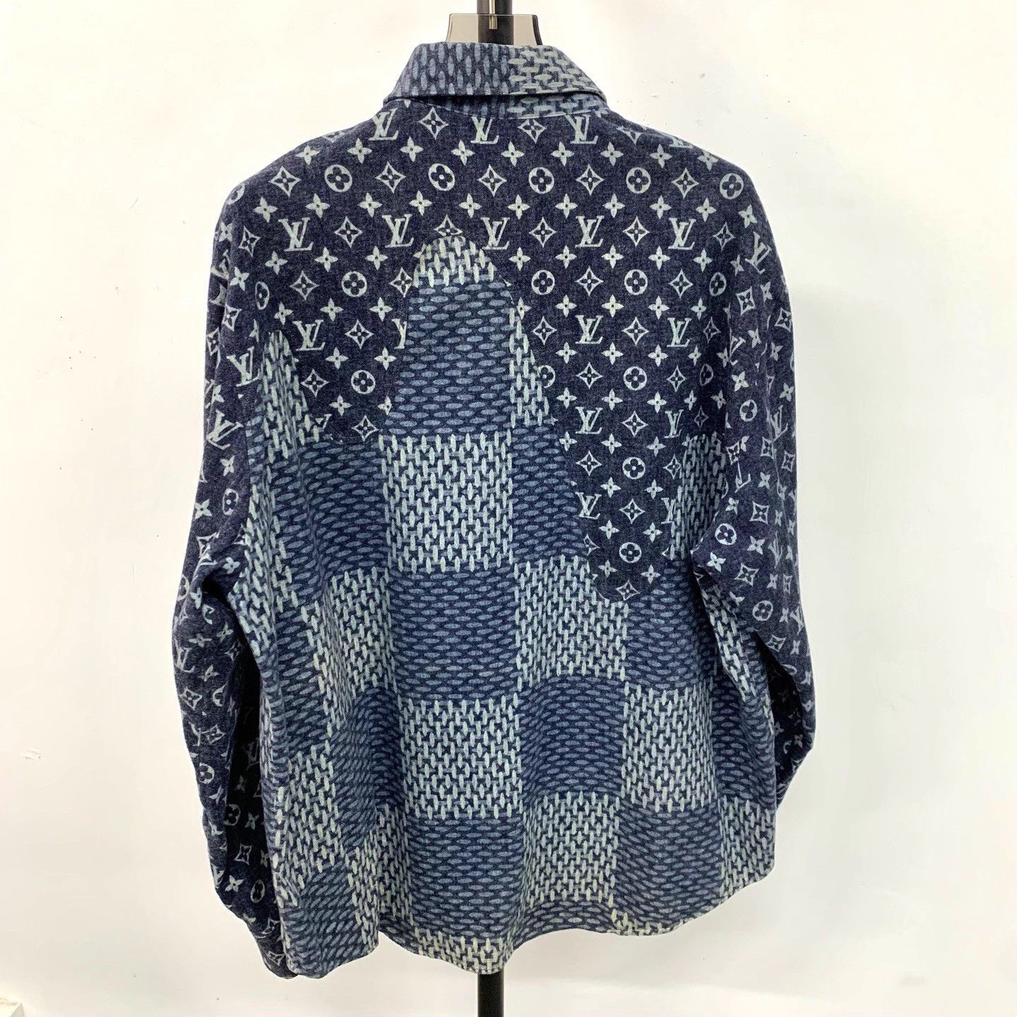 Louis Vuitton LOUIS VUITTON Logo Patch Single-Breasted Shirt XL Size US XL / EU 56 / 4 - 5 Thumbnail