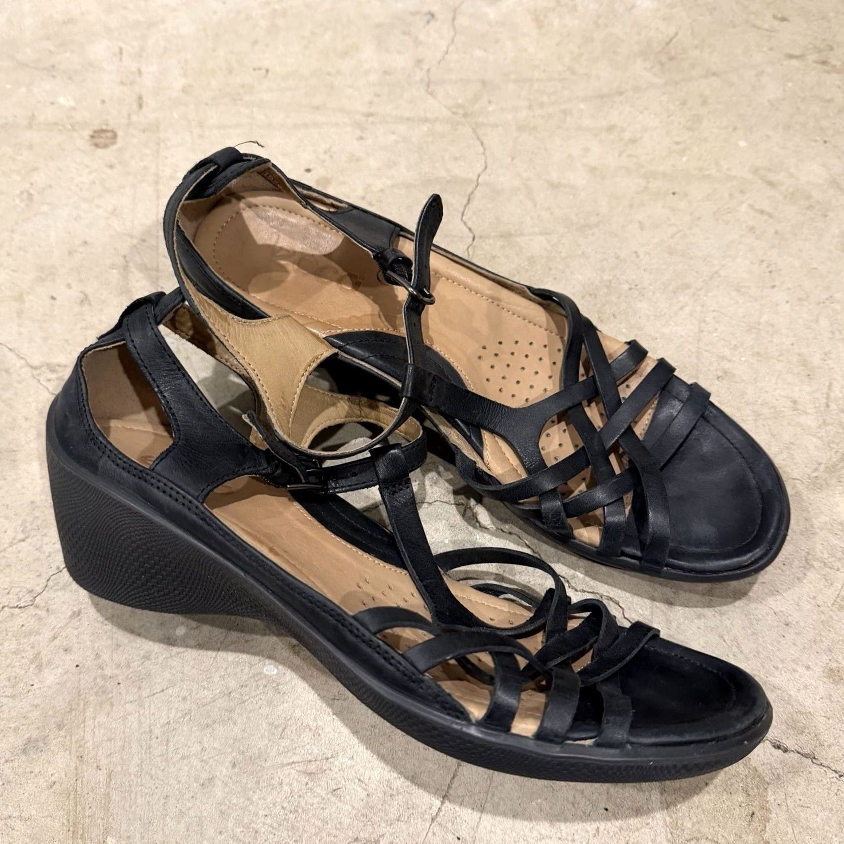 Ecco ECCO Black Leather Slip on Casual Caged Open Toe Strappy Clog Sandals Womens 9 Size US 8 / IT 38 - 2 Thumbnail
