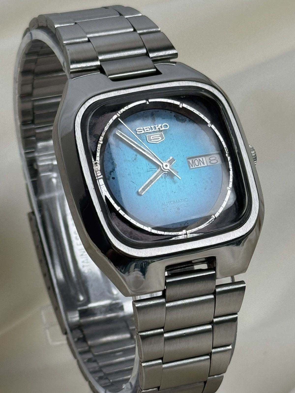Seiko Seiko 5 Japan Vintage TV Case Blue Fade Dial 21J Automatic Size 36 - 3 Thumbnail