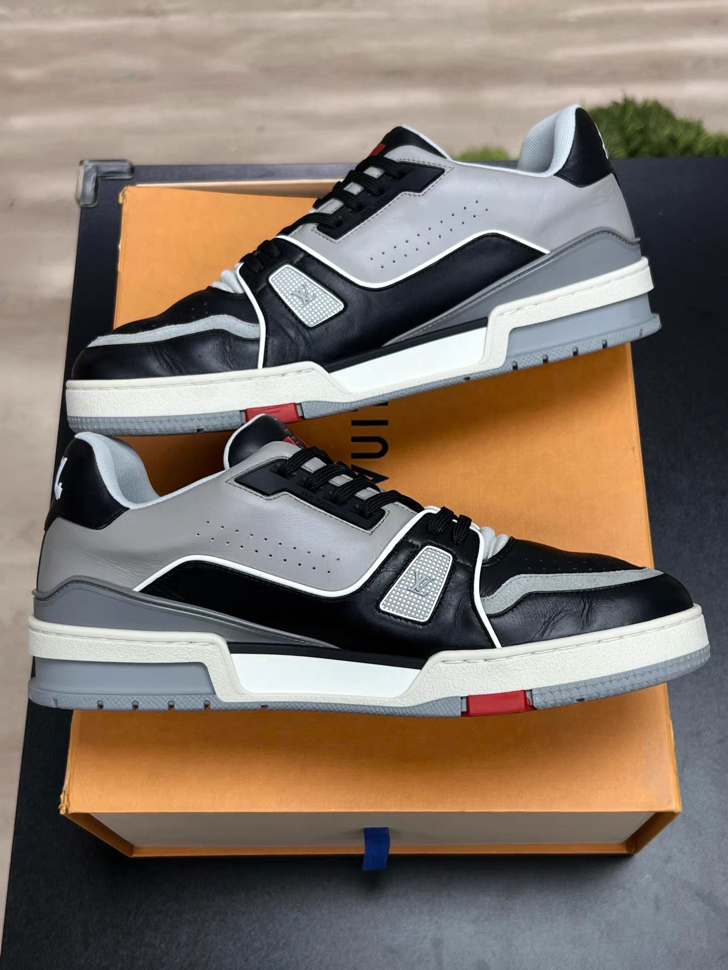 Louis Vuitton Louis Vuitton LV Trainer Sneakers K15 Size US 9 / EU 42 - 6 Thumbnail