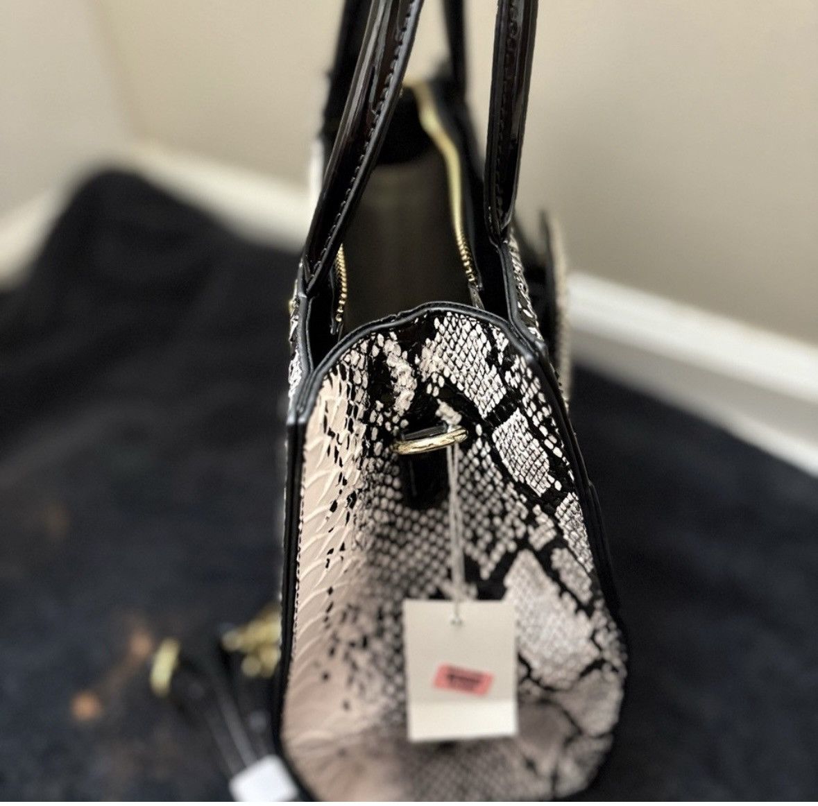 Other Never worn. Tag still on Size ONE SIZE - 3 Thumbnail