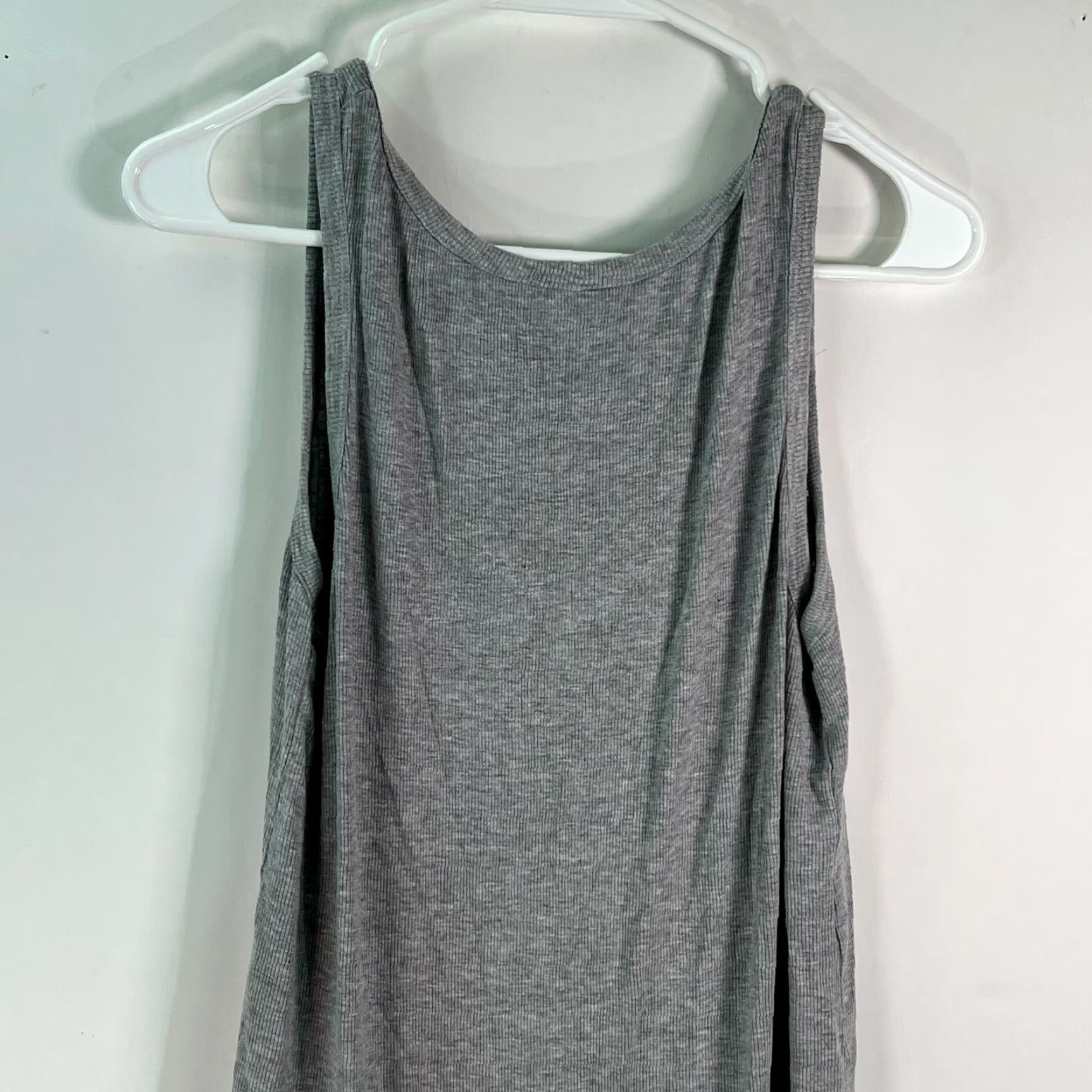Vintage Womens Tank Shirt V-Neck Ribbed Gray Small - Cotton Sleeveless Top, Casual, Basic Style, Regular Fit, Unbranded Women’s Tank - Note: Keep size S. Size S / US 4 / IT 40 - 4 Thumbnail