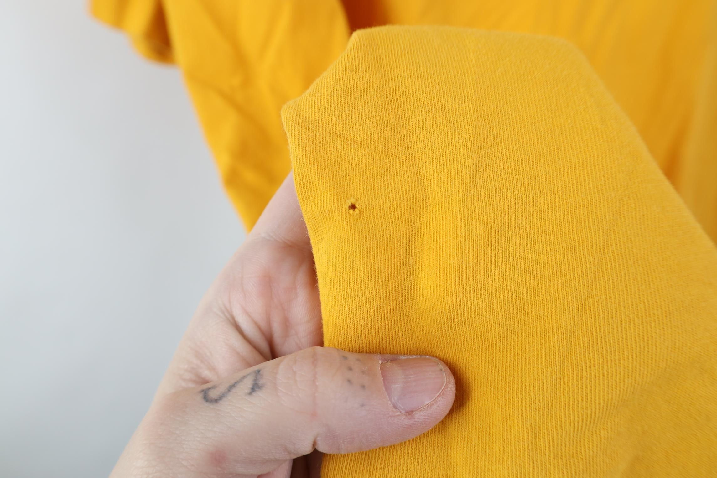Lands' End Vintage Y2K Lands End Blank Short Sleeve T-Shirt Yellow Size US L / EU 52-54 / 3 - 15 Thumbnail