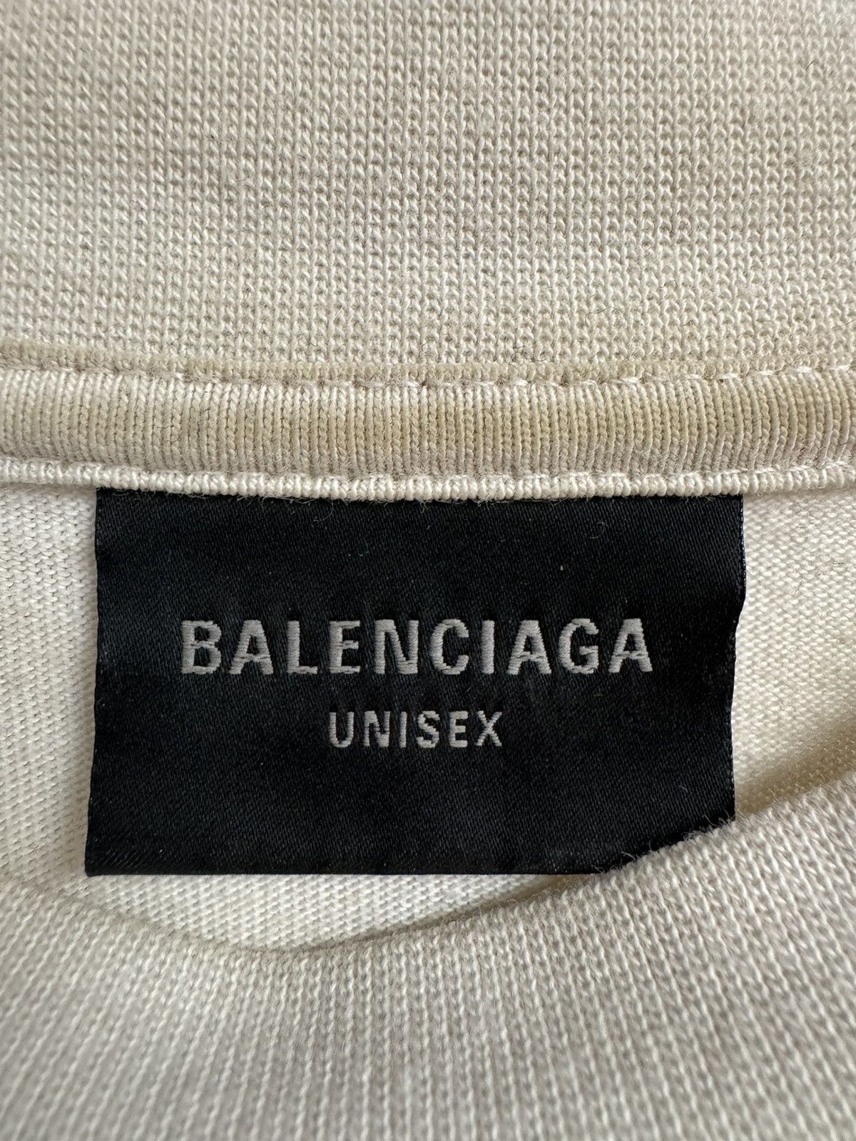 Balenciaga Balenciaga Be Different Apple T-Shirt Size US L / EU 52-54 / 3 - 5 Thumbnail