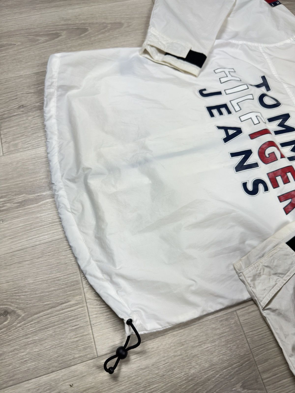 Tommy Hilfiger Vintage Tommy Hilfiger Jeans Logo Nylon Windbreaker Jacket Size US M / EU 48-50 / 2 - 15 Thumbnail