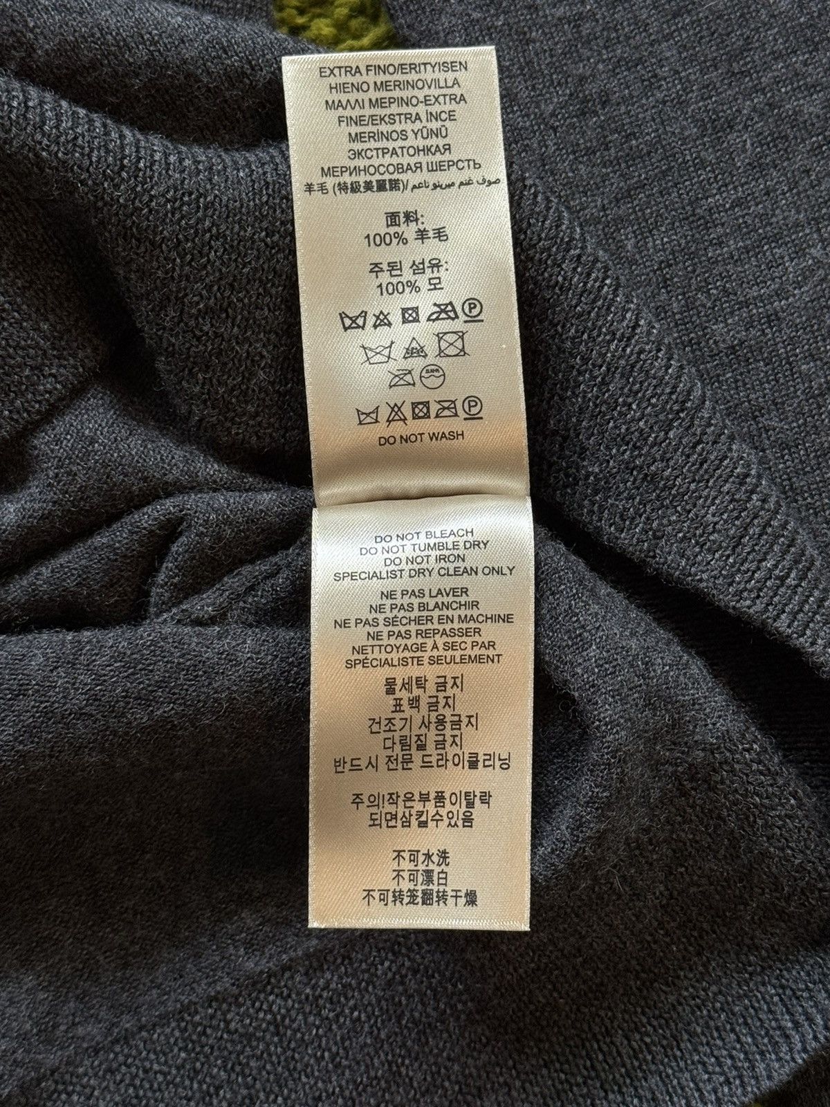 Burberry × Designer Burberry 100% wool luxury v-neck sweater Size M / US 6-8 / IT 42-44 - 5 Thumbnail