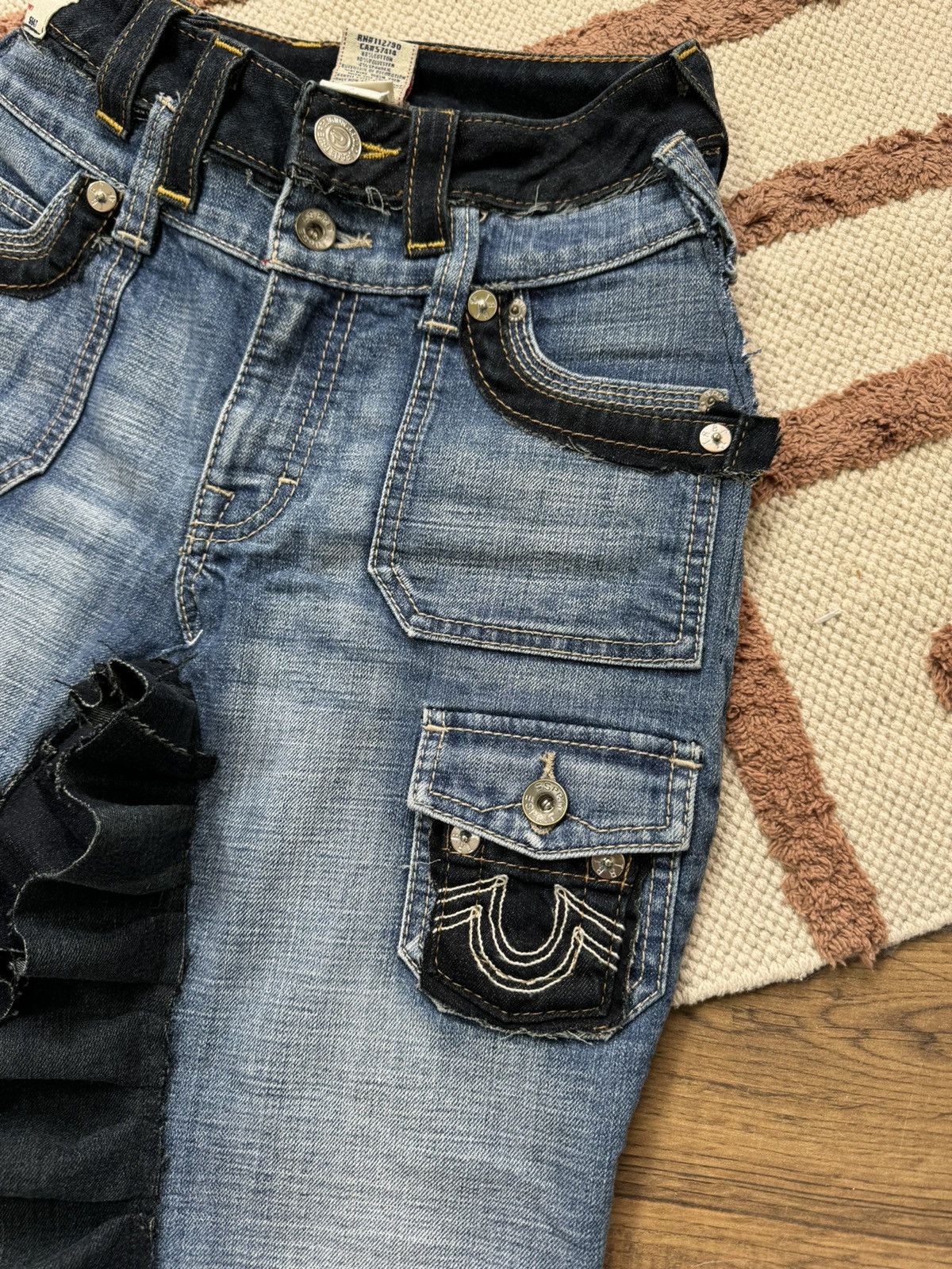 True Religion TRUE RELIGION RECYCLE PLEATED CONTRAST STITCH DENIM SKIRT Size 25" / US 0 / IT 36 - 5 Thumbnail