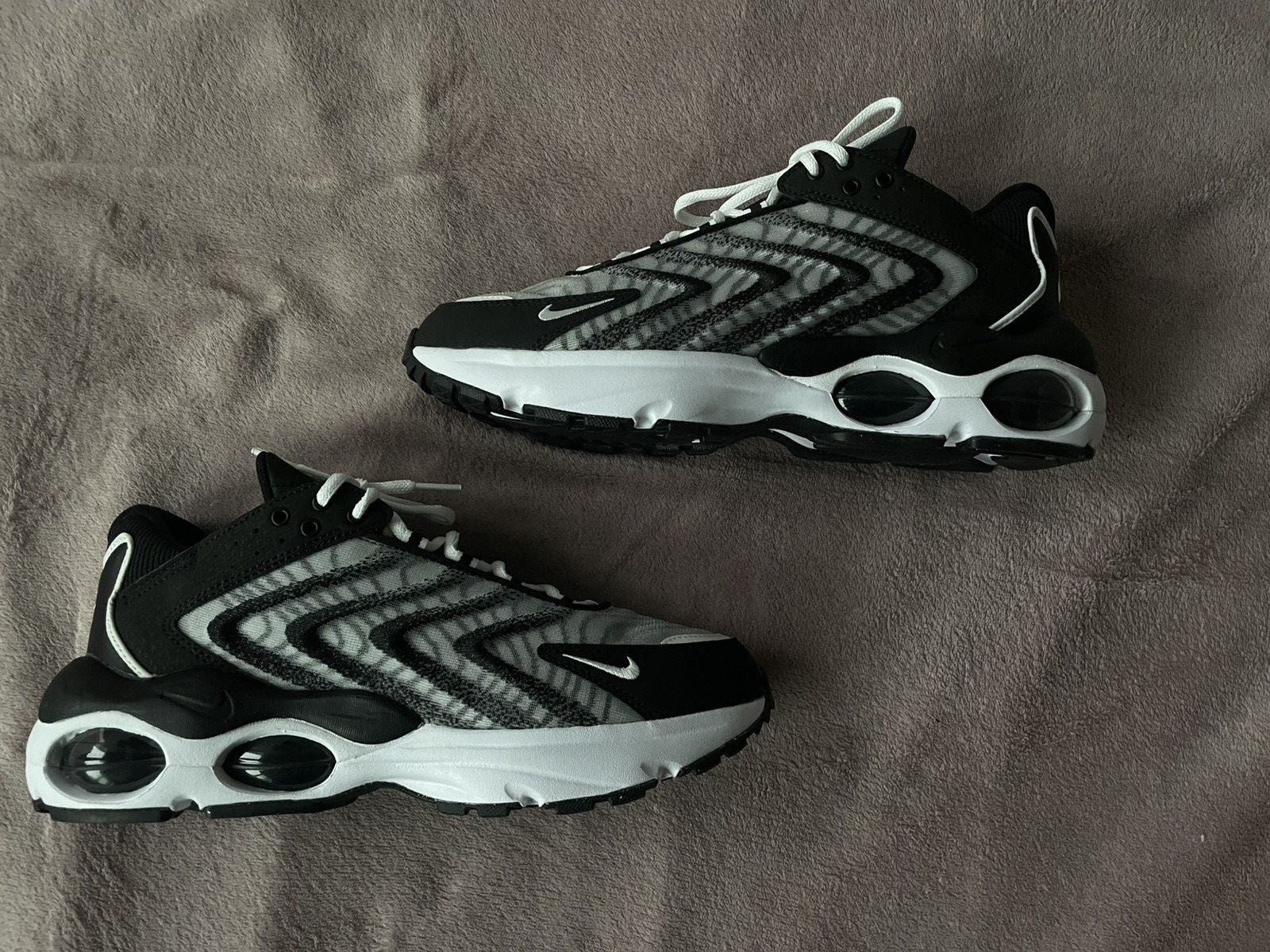 Jordan Brand × Nike Nike Air Max TW Size US 11 / EU 44 - 2 Thumbnail