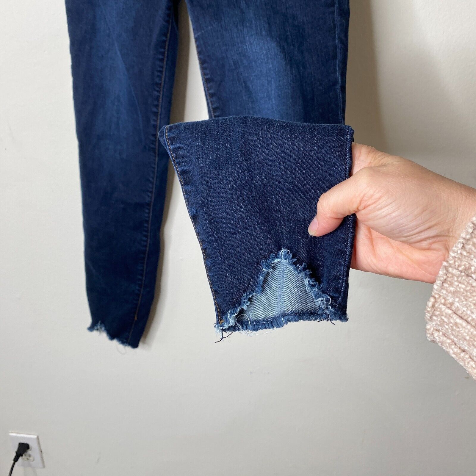 Other Kut From The Kloth Blue High Rise Slim Raw V-Cut Hem Jeans 4 Size 27" / US 4 / IT 40 - 5 Thumbnail