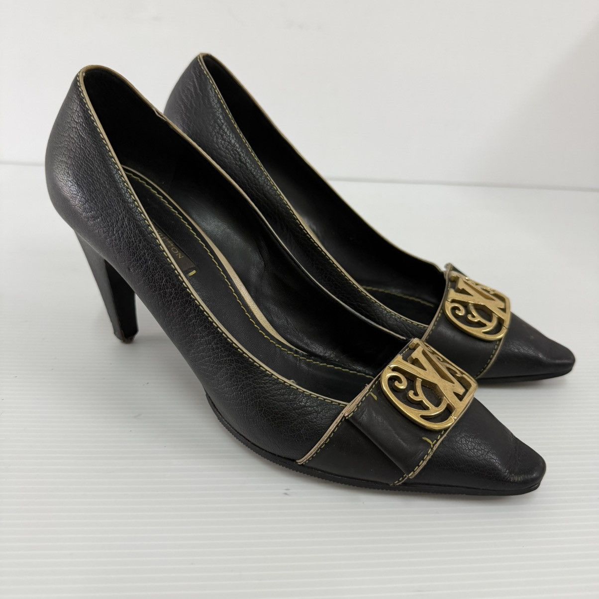 Louis Vuitton Louis Vuitton Black Leather Heels Size US 7.5 / IT 37.5 - 3 Thumbnail