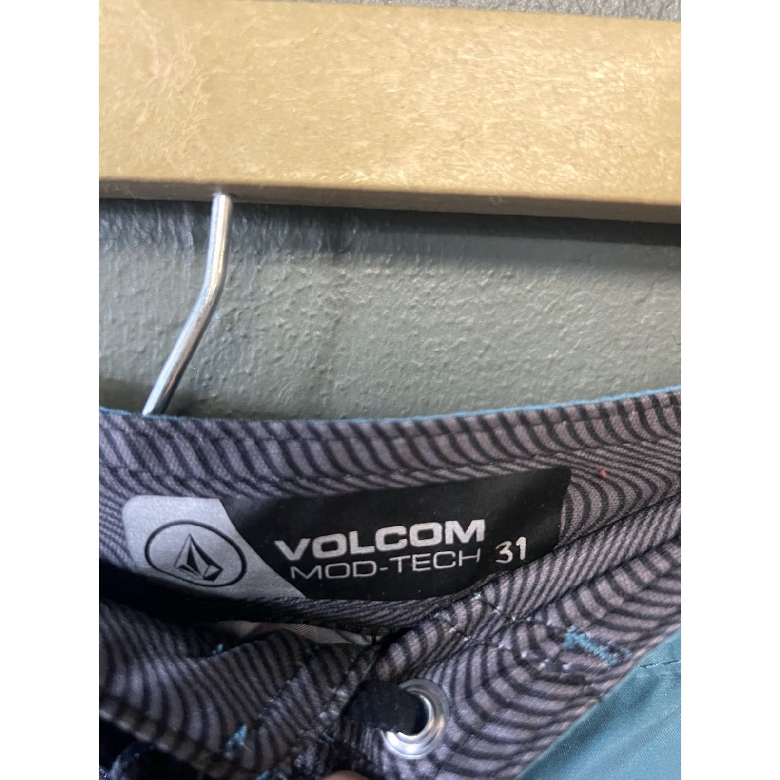 Volcom VINTAGE Volcom Board Shorts Mens Blue Floral Pattern 31 Size US 31 - 3 Thumbnail