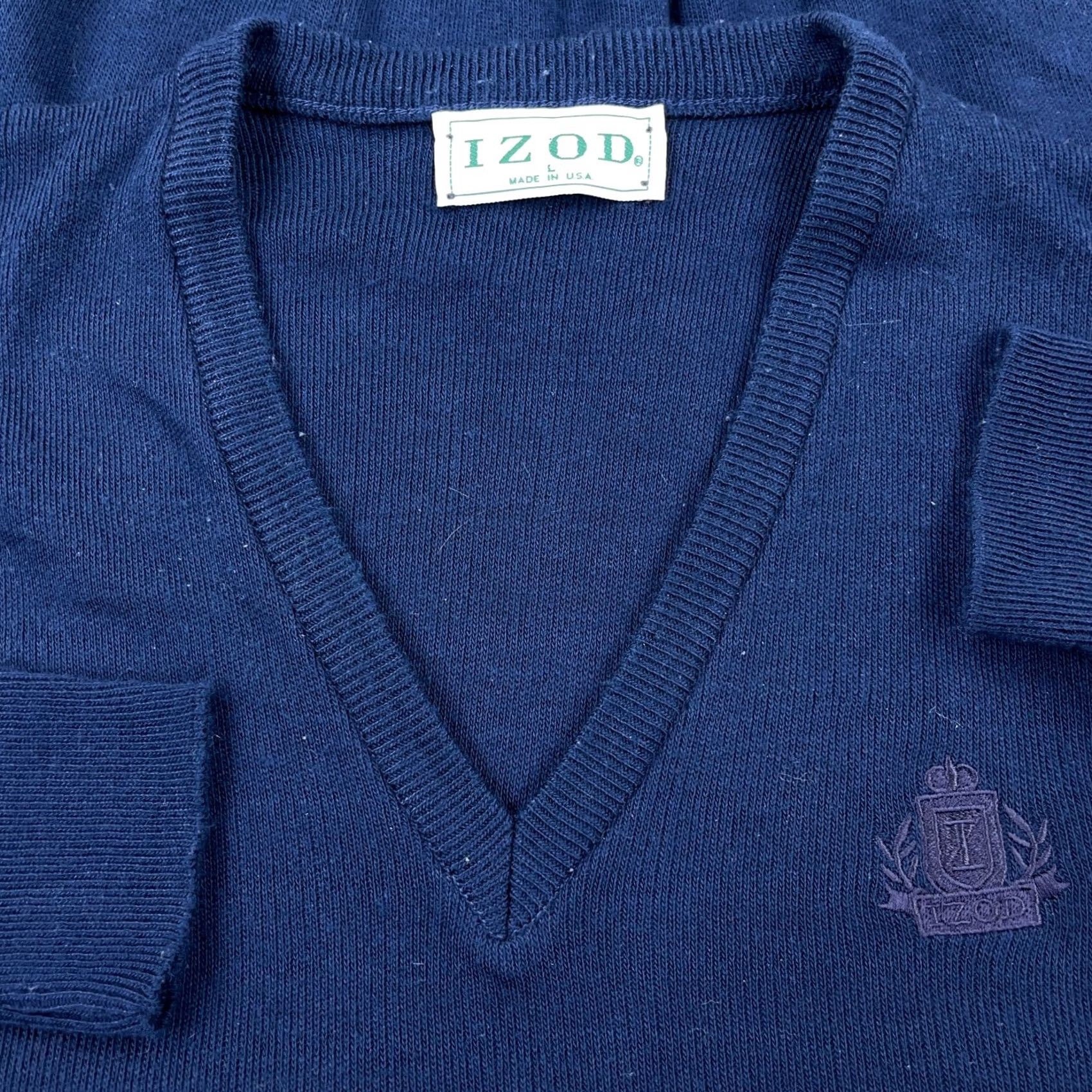 Izod VINTAGE IZOD Sweater Men L Navy Blue V Neck Made In USA 90s Golf Acrylic Shirt Mens Blue 90s USA Golf Pullover Knit Size US L / EU 52-54 / 3 - 2 Thumbnail
