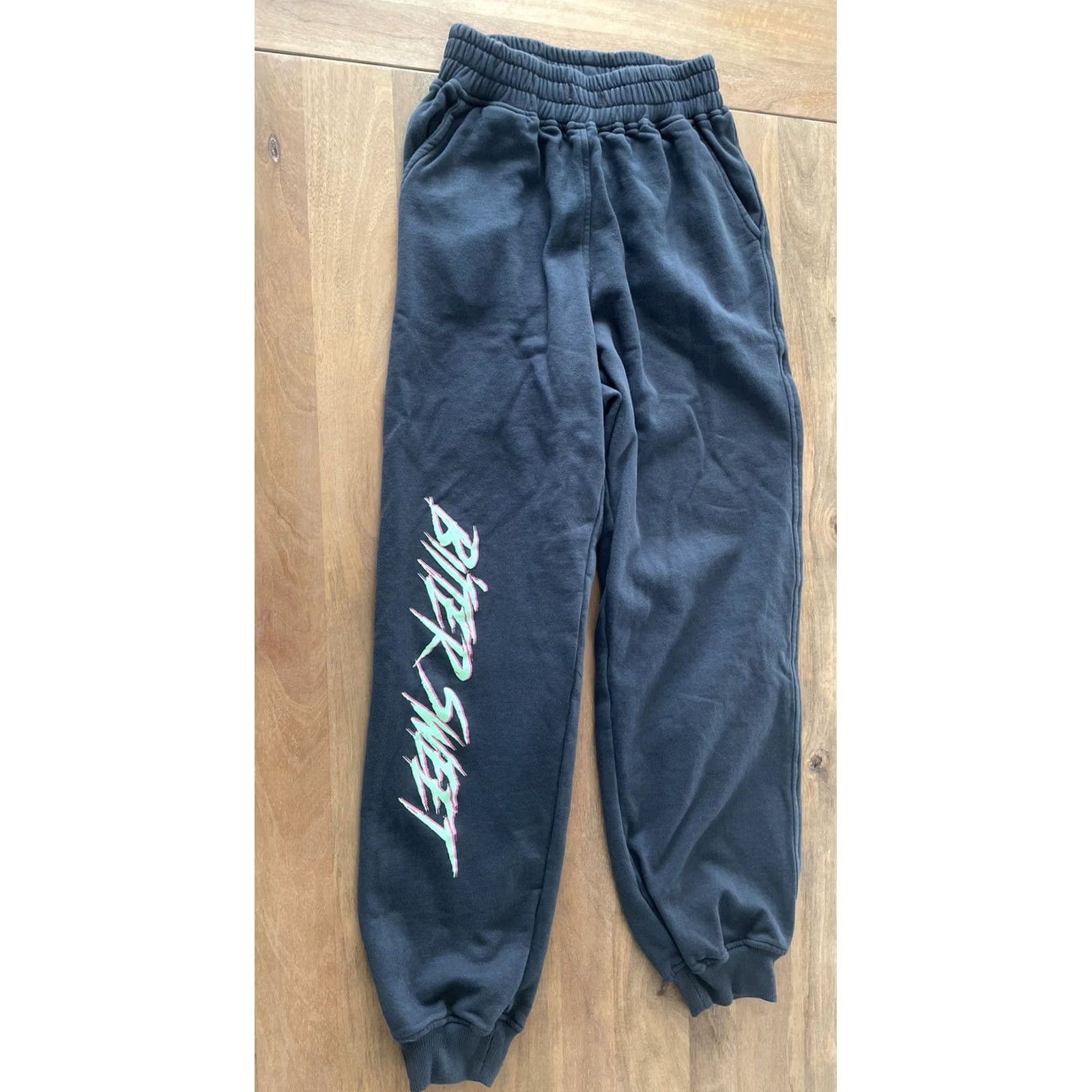 Vintage Motel Rocks Sweatpants Women Small Navy Blue Fleece Elastic Waist Pull On Jogger Pants Size 28" / US 6 / IT 42 - 2 Thumbnail