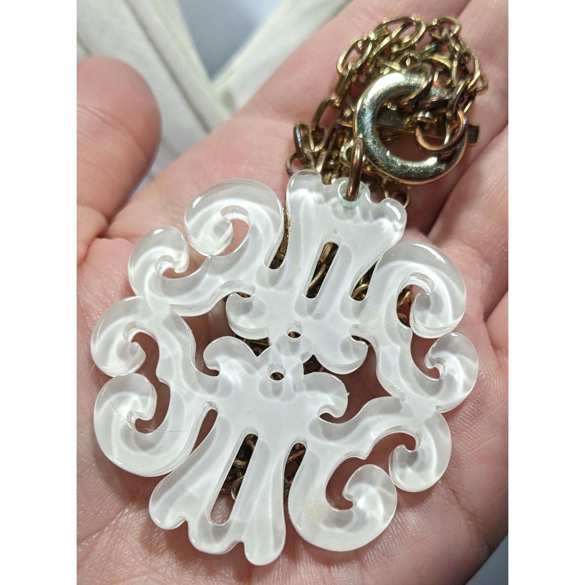 Other Zenzii White Vintage Style Pendant On Gold Tone Chain Size ONE SIZE - 6 Thumbnail