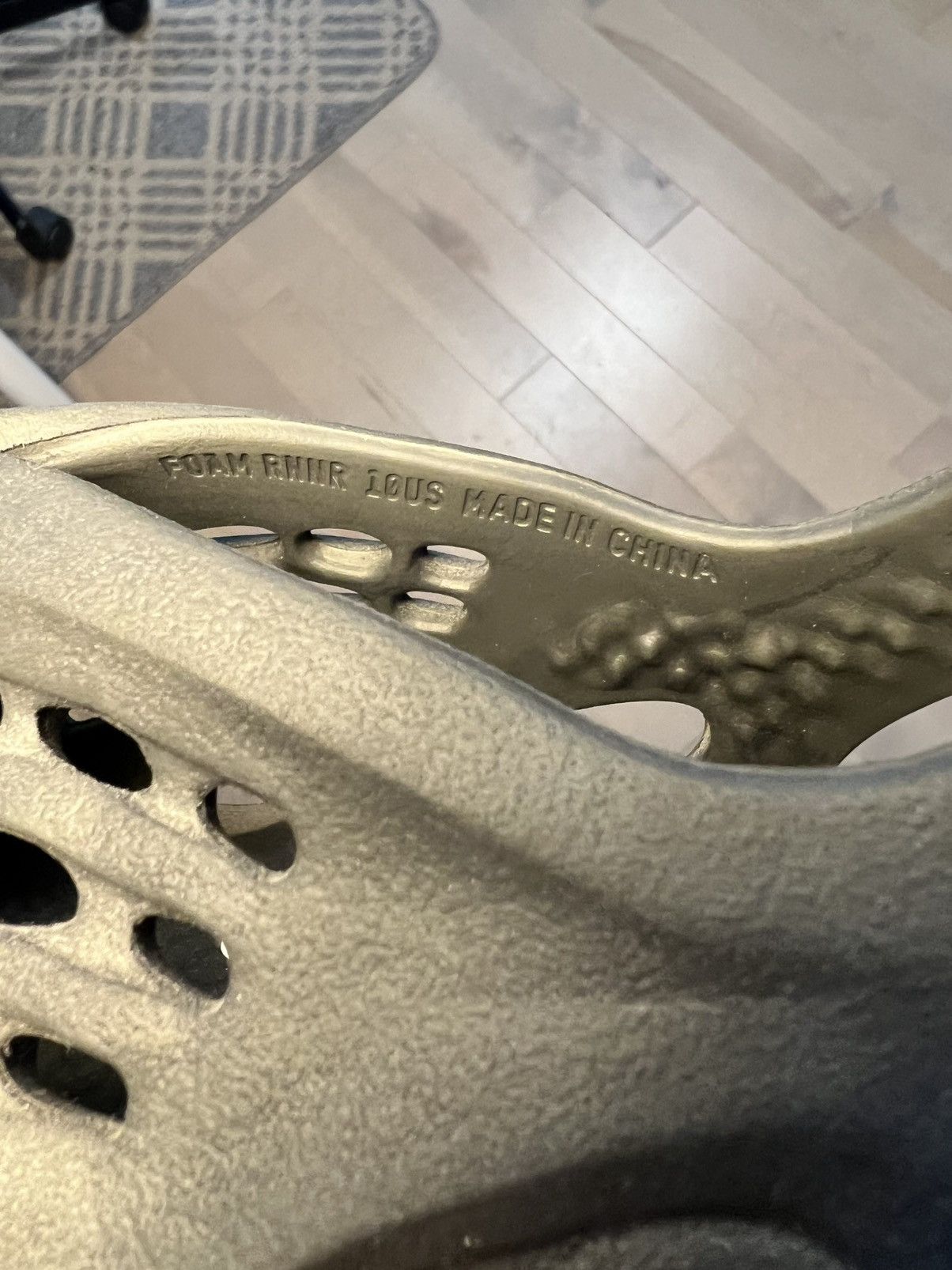 Adidas × Yeezy Yeezy Foam RNR Onyx Size US 10 / EU 43 - 11 Thumbnail
