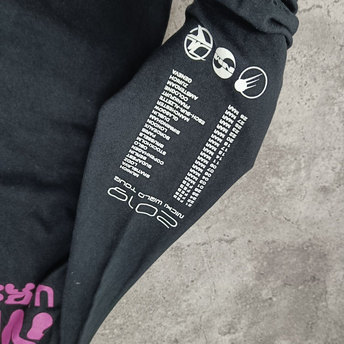 Band Tees Nicki Minaj Barbie Dreams World Tour longsleev y2k hype rap Size US M / EU 48-50 / 2 - 7 Thumbnail
