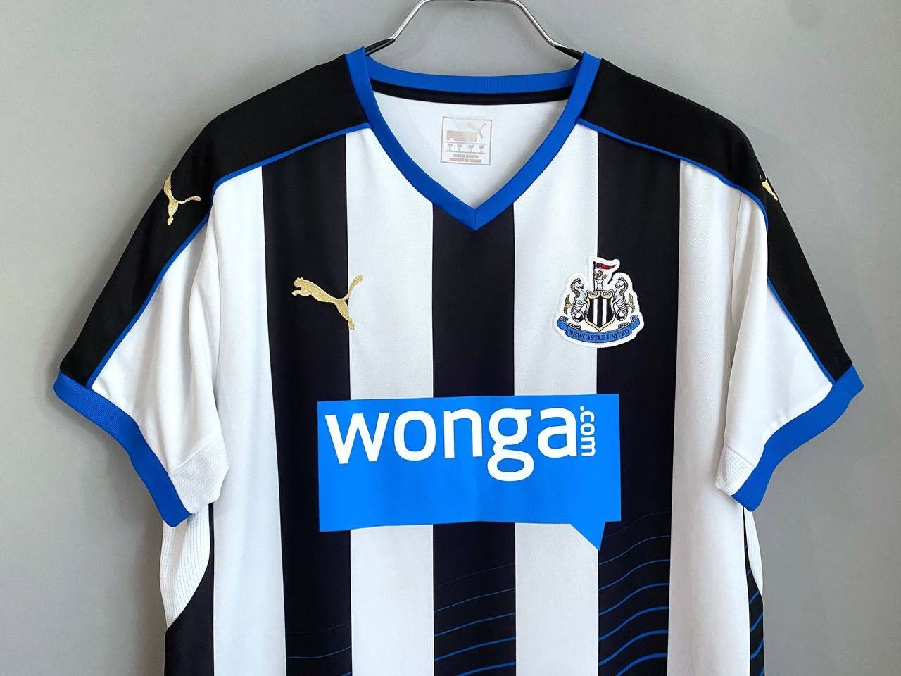 Puma FC Newcastle United 2015/16 Home Soccer Jersey, Size L Size US L / EU 52-54 / 3 - 4 Thumbnail