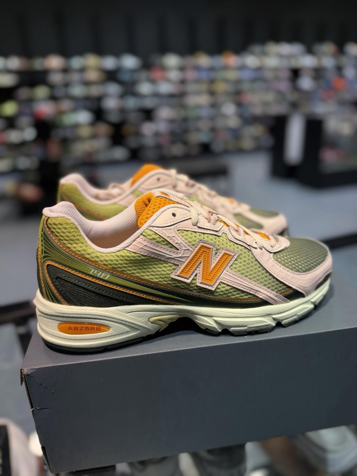 New Balance New Balance 740 Saignée Pink Green Sneakers U740GP2 (10.5) Size US 10.5 / EU 43-44 - 3 Thumbnail