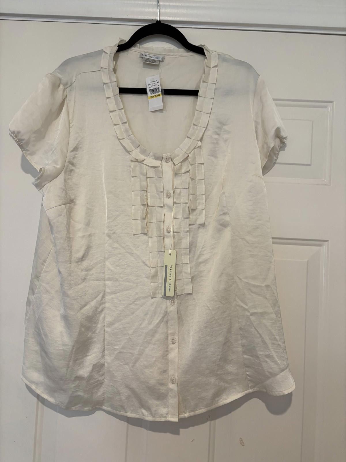 Van Heusen Women's XXL ivory Van Heusen silky short sleeve blouse #617 Size XXL / US 16-18 / IT 52-54 - 1 Thumbnail