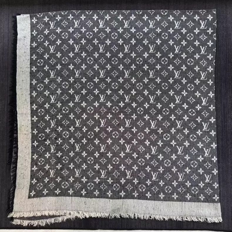Louis Vuitton Louis Vuitton Reversible wool mulberry silk blend shawl sc Size ONE SIZE - 1 Thumbnail