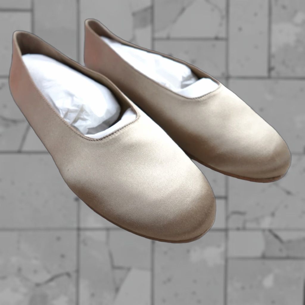 Vince Womens Flat 7.5M Beige Satin Ballet Cap Toe Leather Maximum 2 NEW Shoes Womens