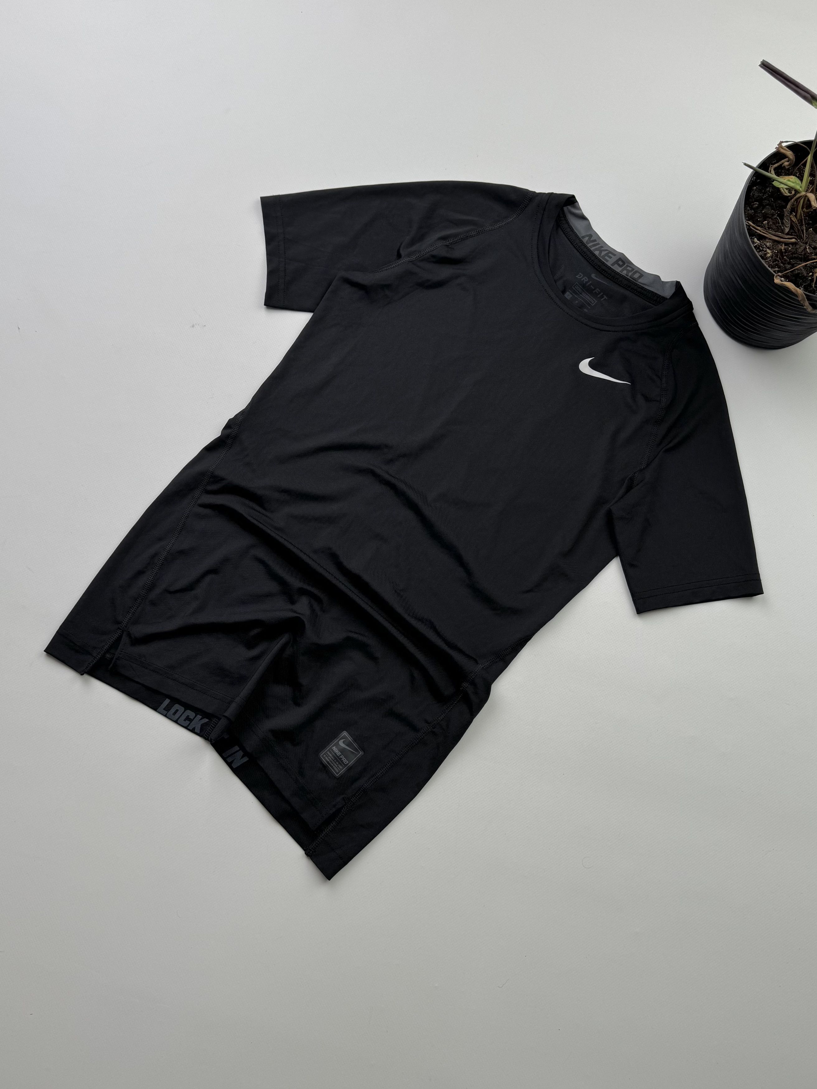 Nike Nike Pro T-Shirt (145) Size US S / EU 44-46 / 1 - 1 Thumbnail