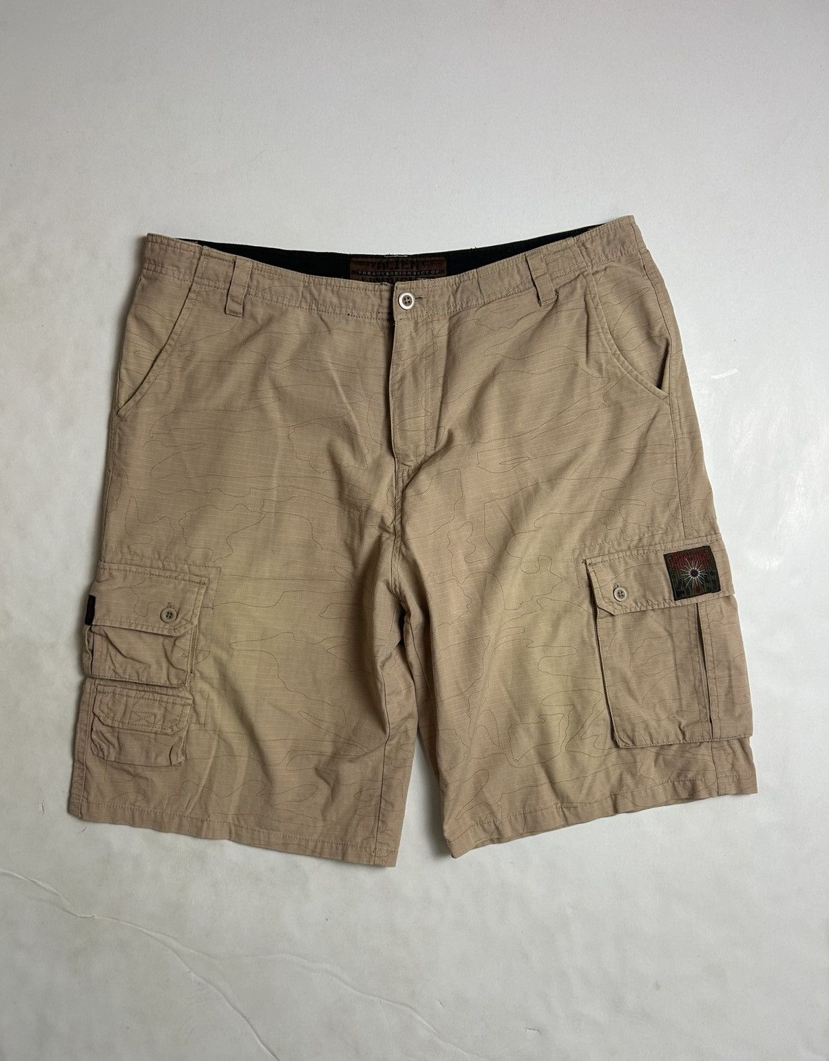 Alien Workshop VTG 90/00’s Alien Workshop Ripstop Camo Cago Shorts Size US 36 / EU 52 - 1 Thumbnail